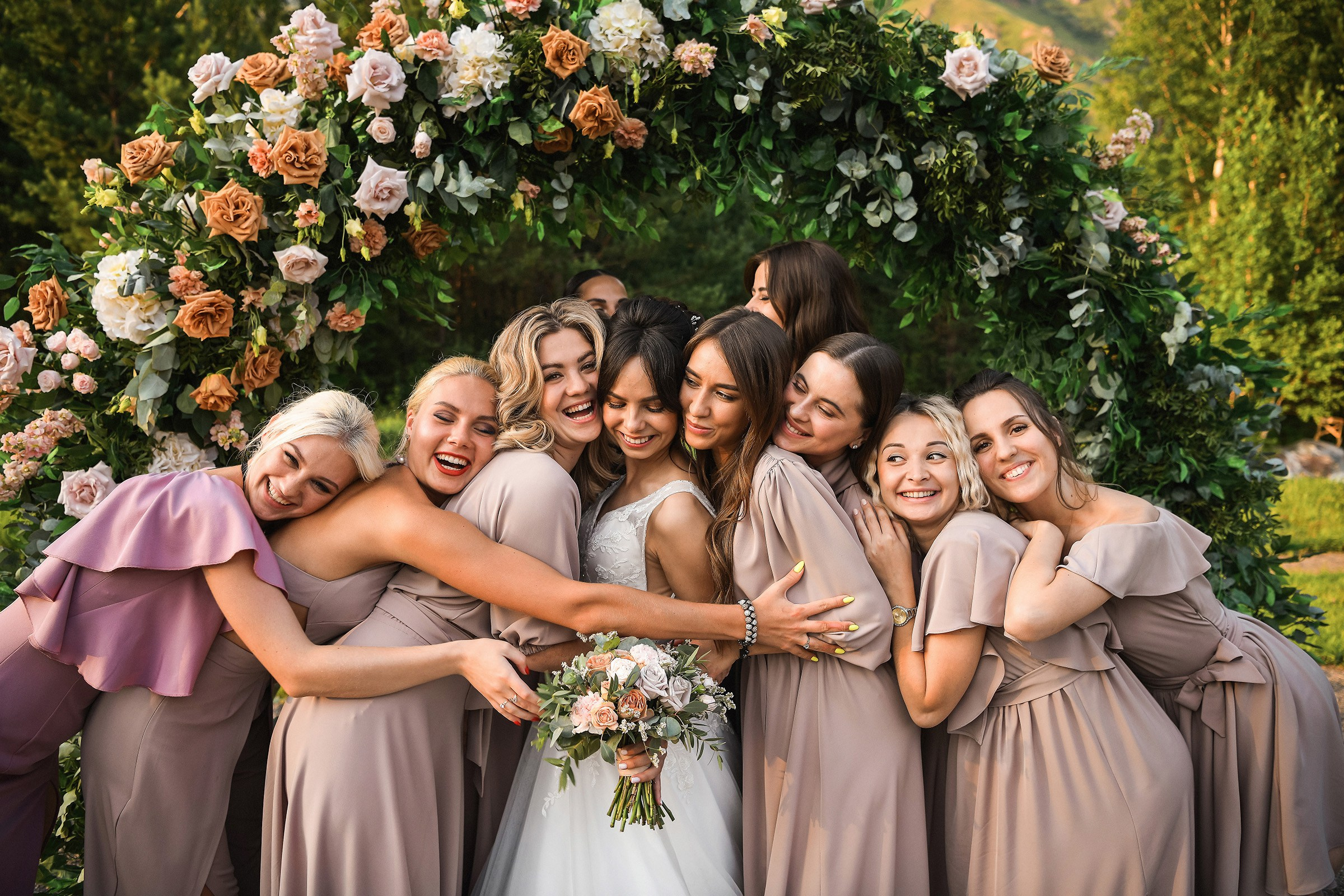 🌄 Демьян и Катя — свадьба в нацпарке "Столбы" | Веселый банкет и эпичные фото на скалах. 📸 Свадебный и семейный фотограф в Красноярске Тихомиров Евгений | 17 лет опыта | 800+ свадеб