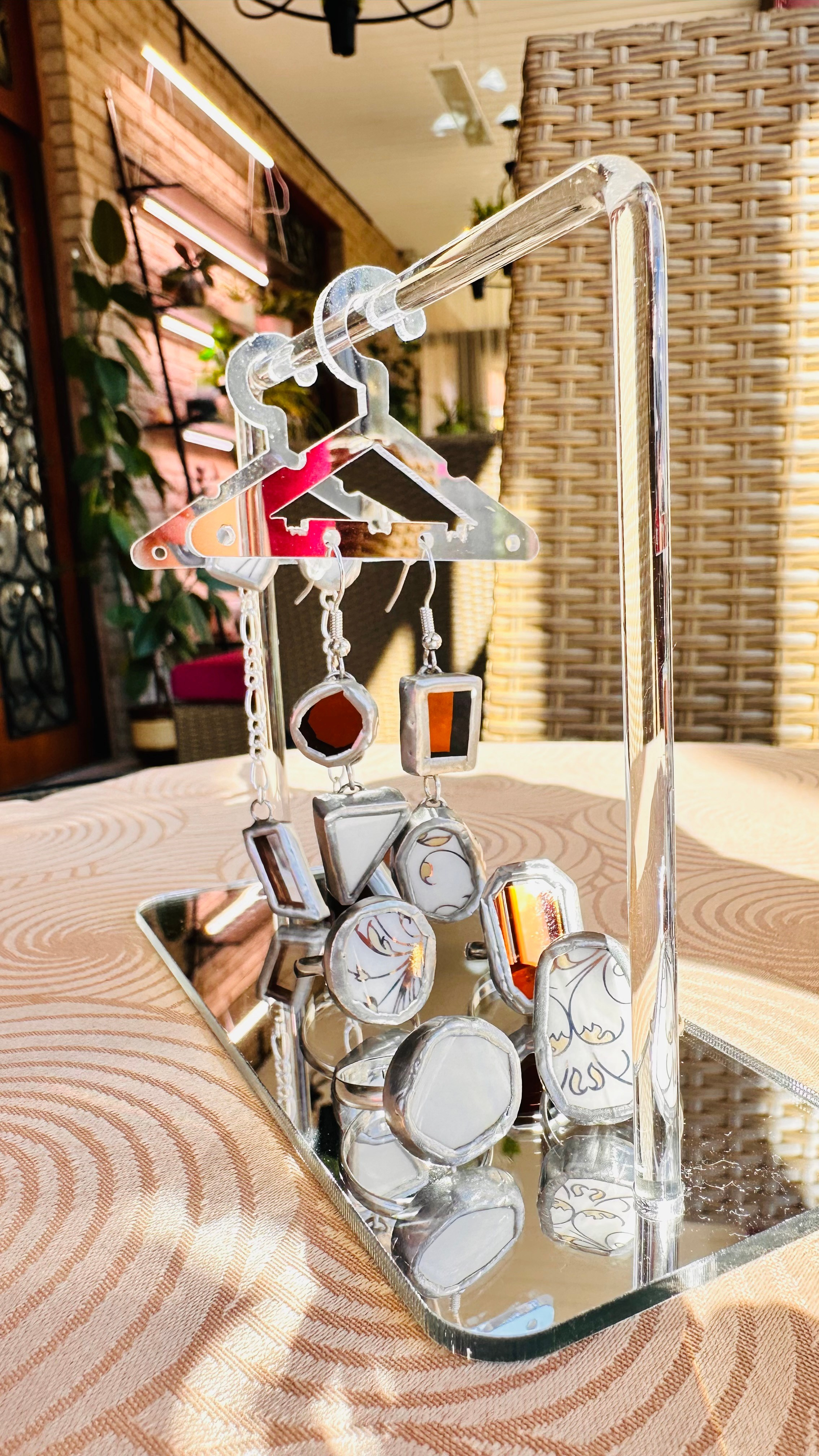 Украшения в ассортименте (серьги, кольца, браслет). Гербарий в стекле, интерьерные панно, витражи с сухоцветами в технике тиффани