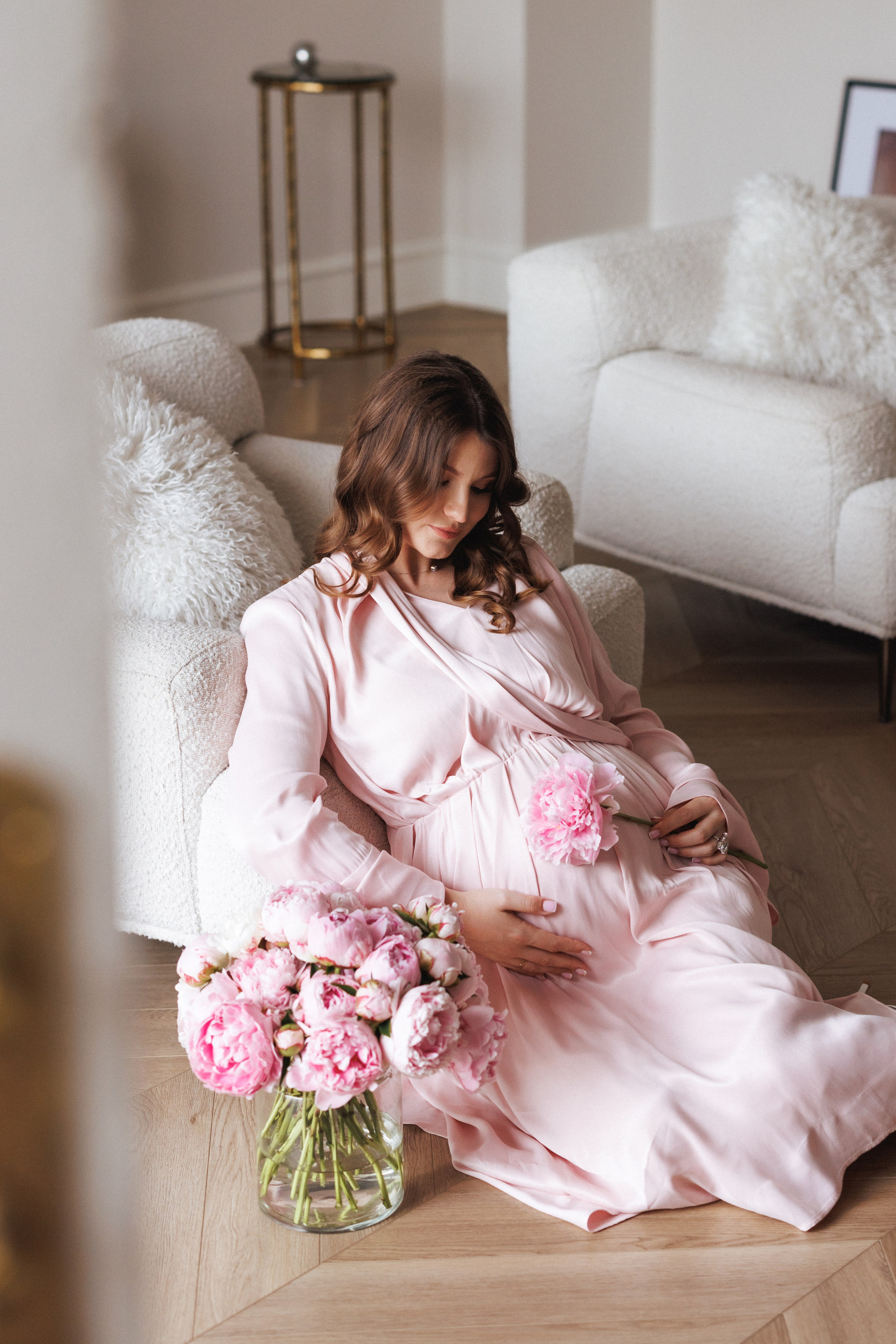 Семейная фотосессия для мамы и дочки в фотостудии «Париж», город Краснодар. Семейный и детский фотограф в Краснодаре Анна Трашкова