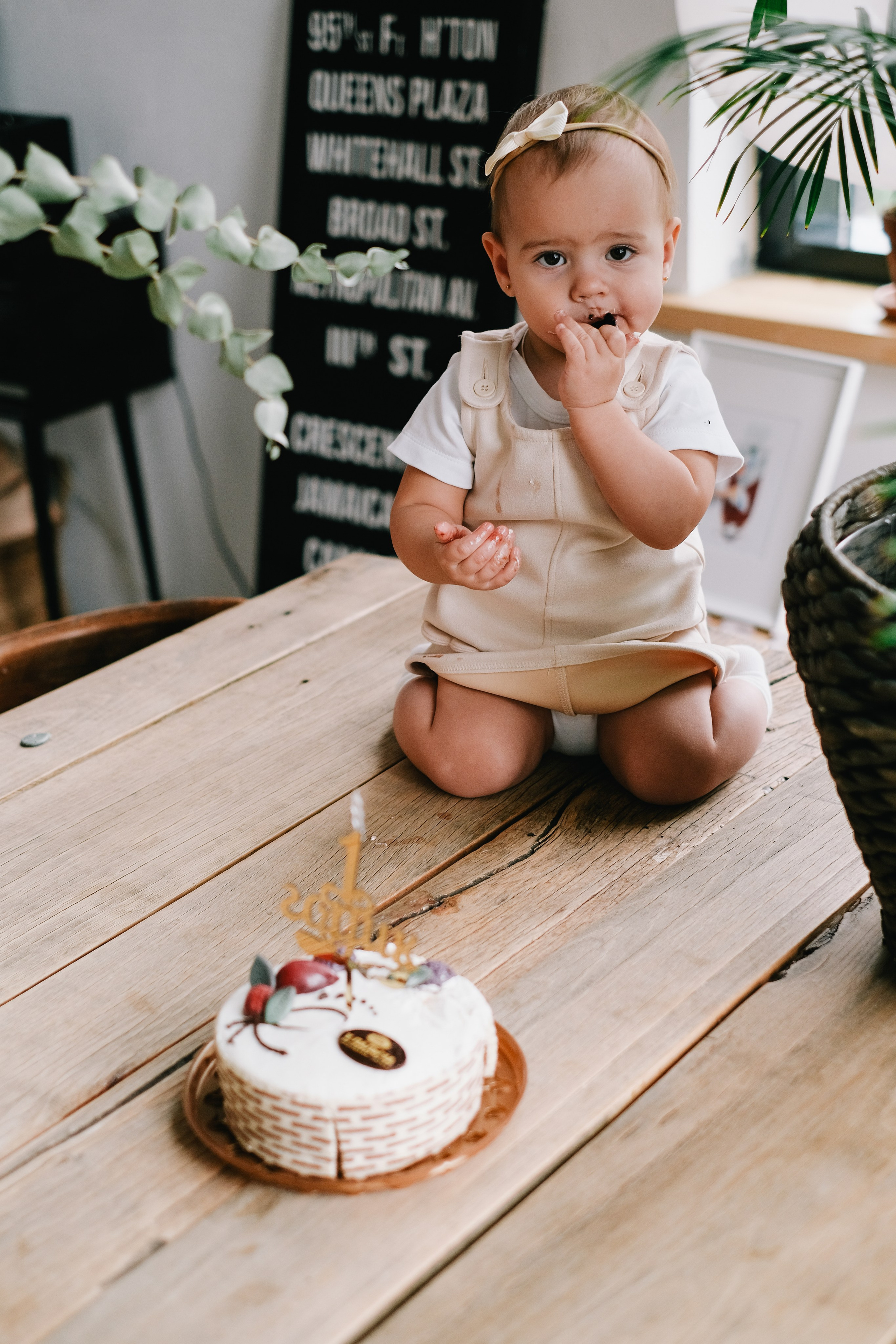 Небольшая фотосессия в студии на 1 годик. Фотограф Михаил Ерохин | Москва