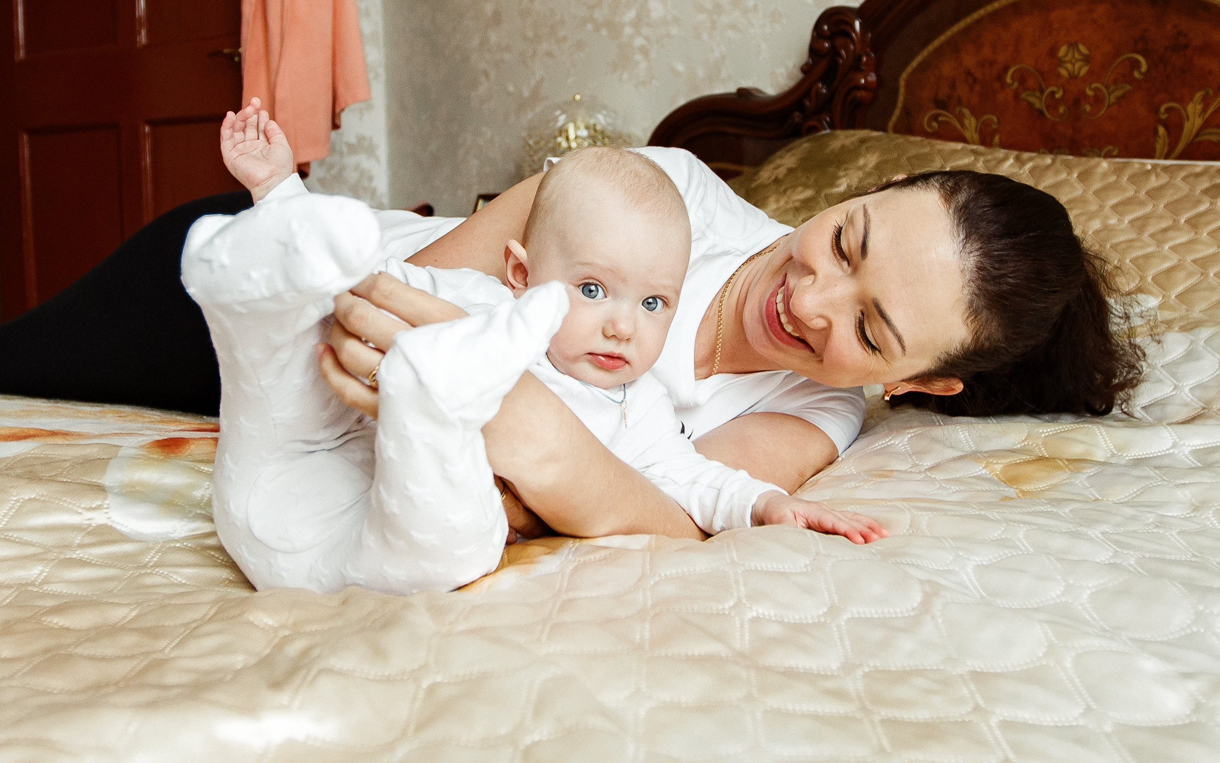 Сара +. Спасибо за проявленный интерес к моему творчеству! Меня зовут Россохат