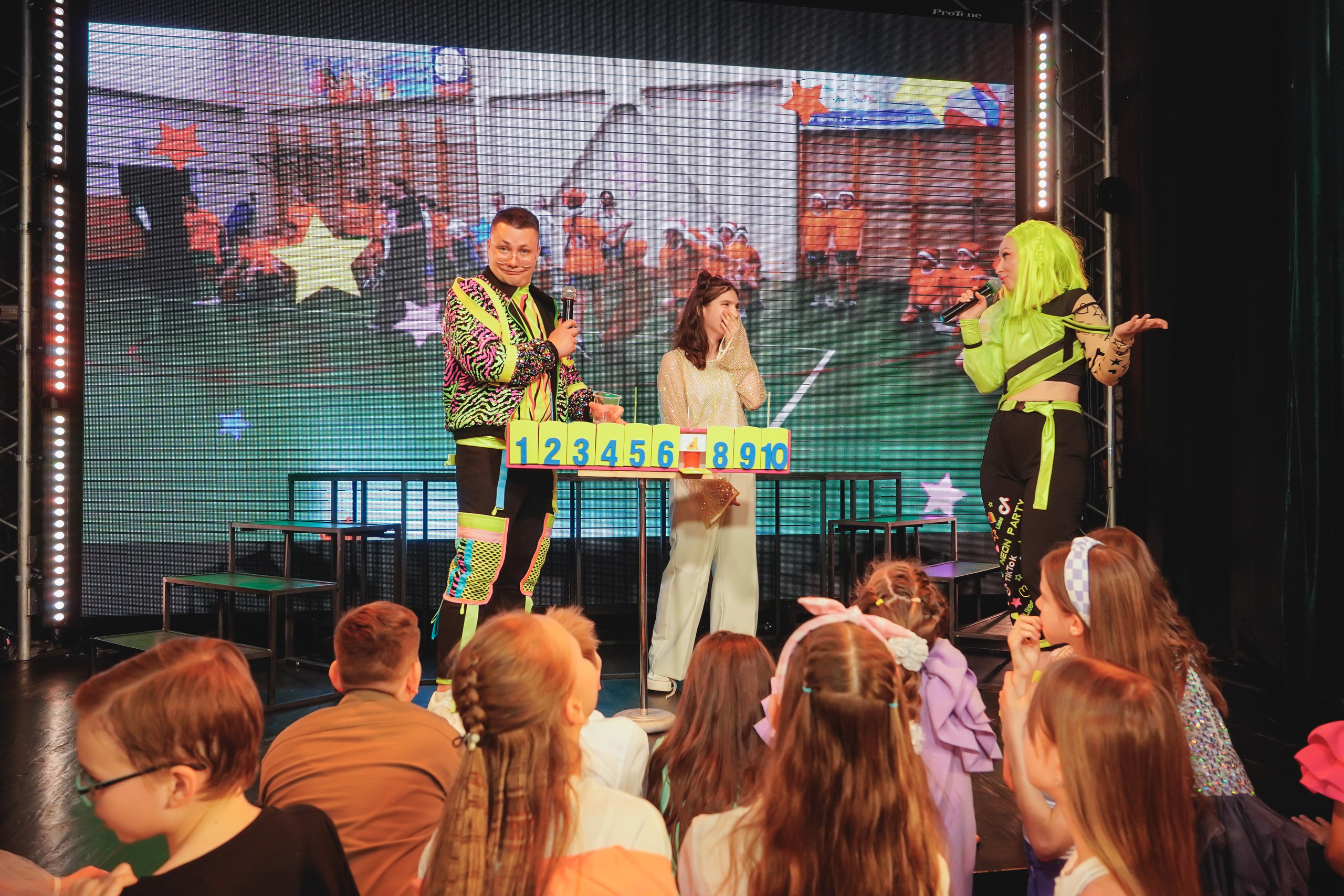 Выпускной. Занимаюсь профессиональной фотографией и живу рядом с Байкалом. Работаю в разных жанрах