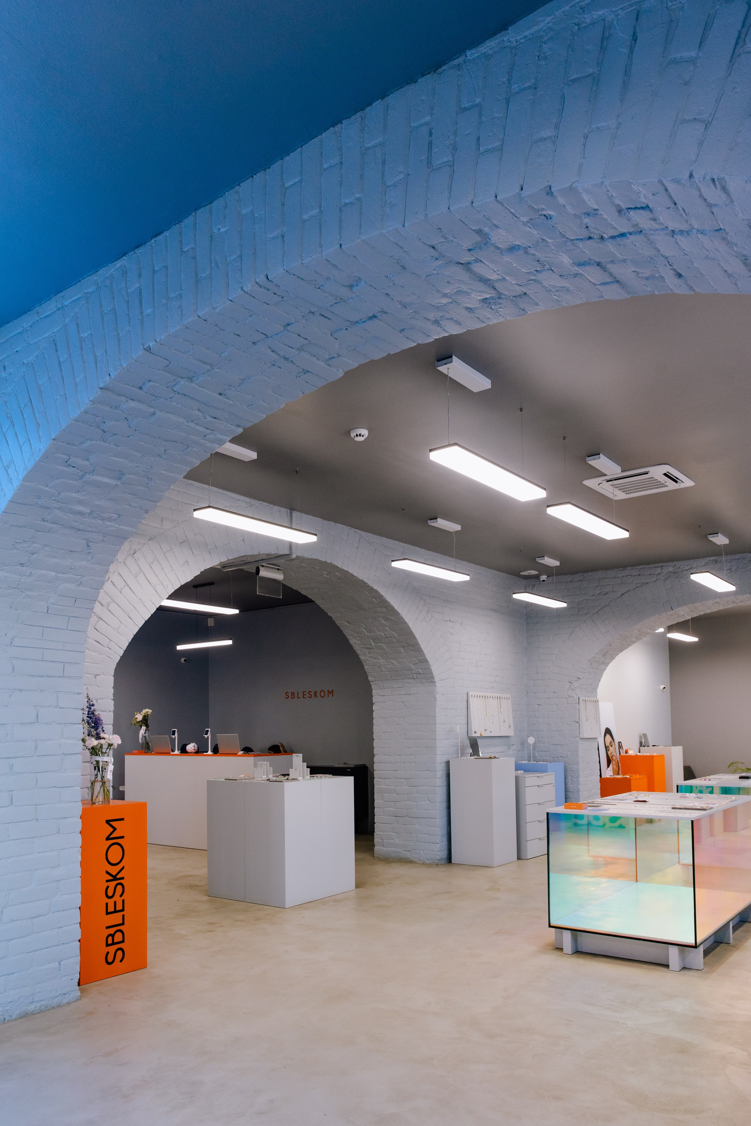 SBLESKOM ​Ювелирный салон Томск Ленина, 72. ГУДРУМ — Мебель на заказ в Томске | Кухни | Шкафы | Стулья и Столы