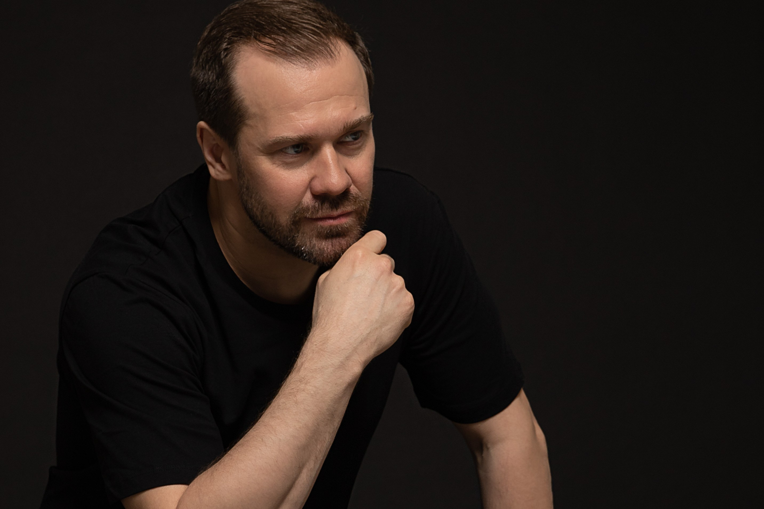 Актёрское портфолио. ФОТОГРАФ РАДОСТИ Фотосессия в студии СПб. Портретный фотограф — Юрий Торлопов