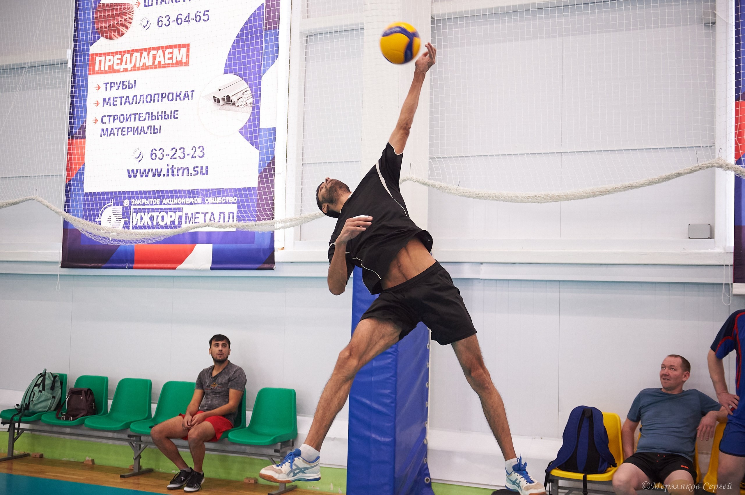 Новогодний волейбольный турнир. Ижевск. 16.12.23. Спортивный репортажный фотограф в Ижевске Сергей Мерзляков