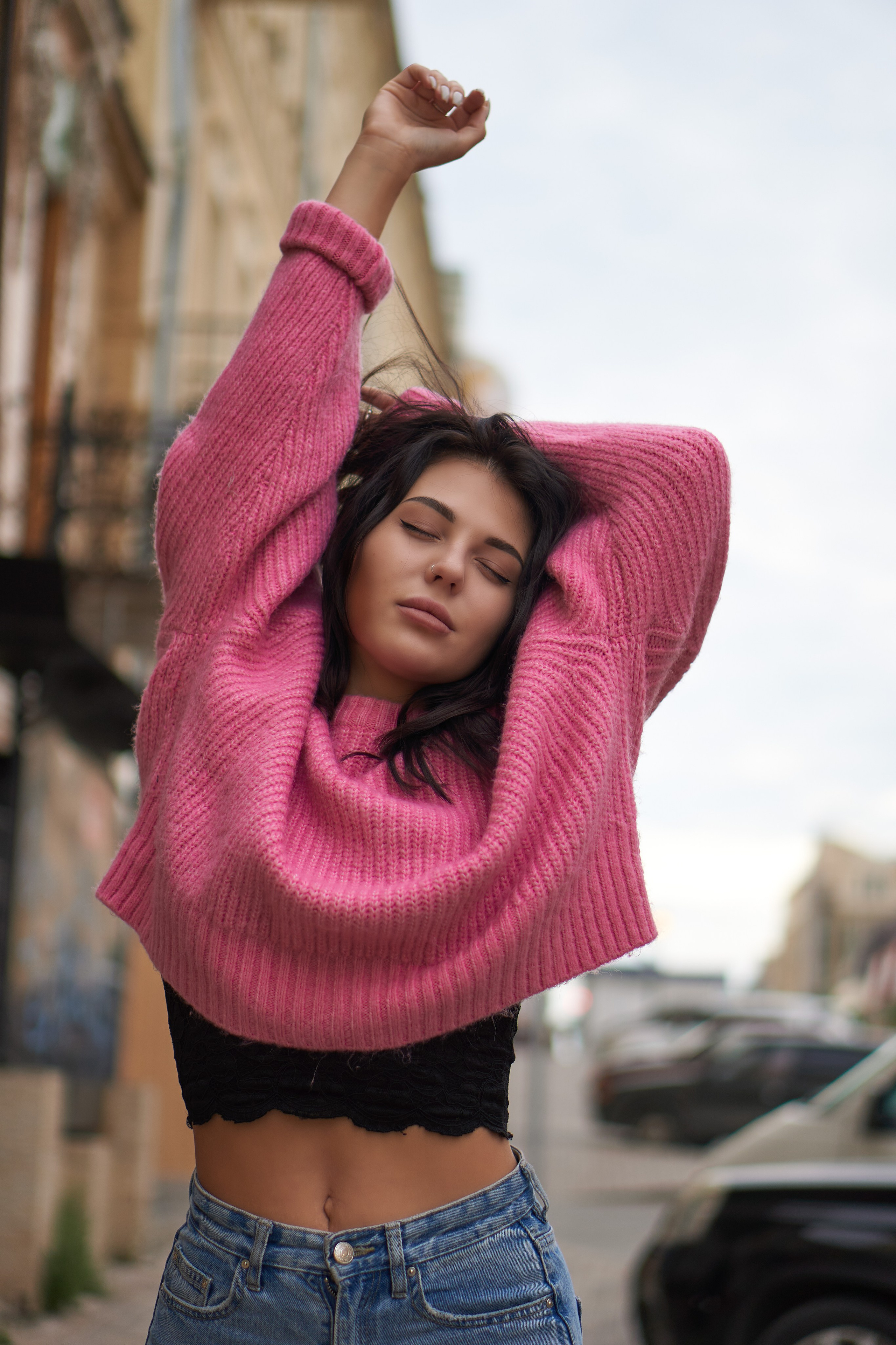 Девушка гуляет по Самаре