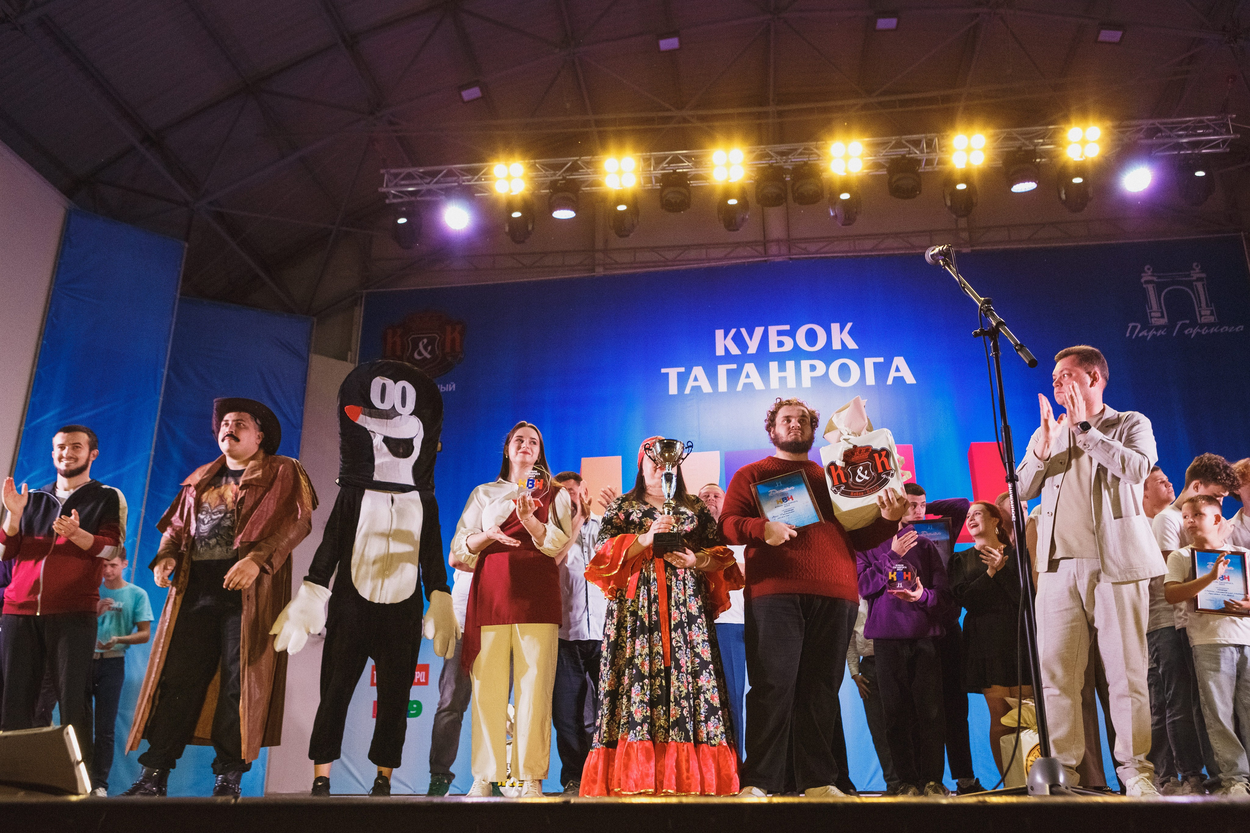 Шутки с уголка: Весёлый день с КВН в Парке Горького Таганрога. Свадебный и семейный фотограф в Таганроге Бакарюк Антон