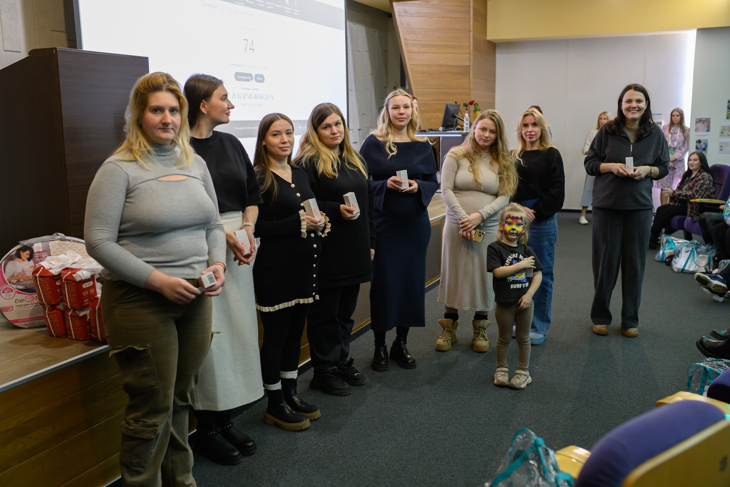 Праздник материнства ноябрь 2025. Профессиональный фотограф Елена Красилина г.Ярославль, г. Рыбинск