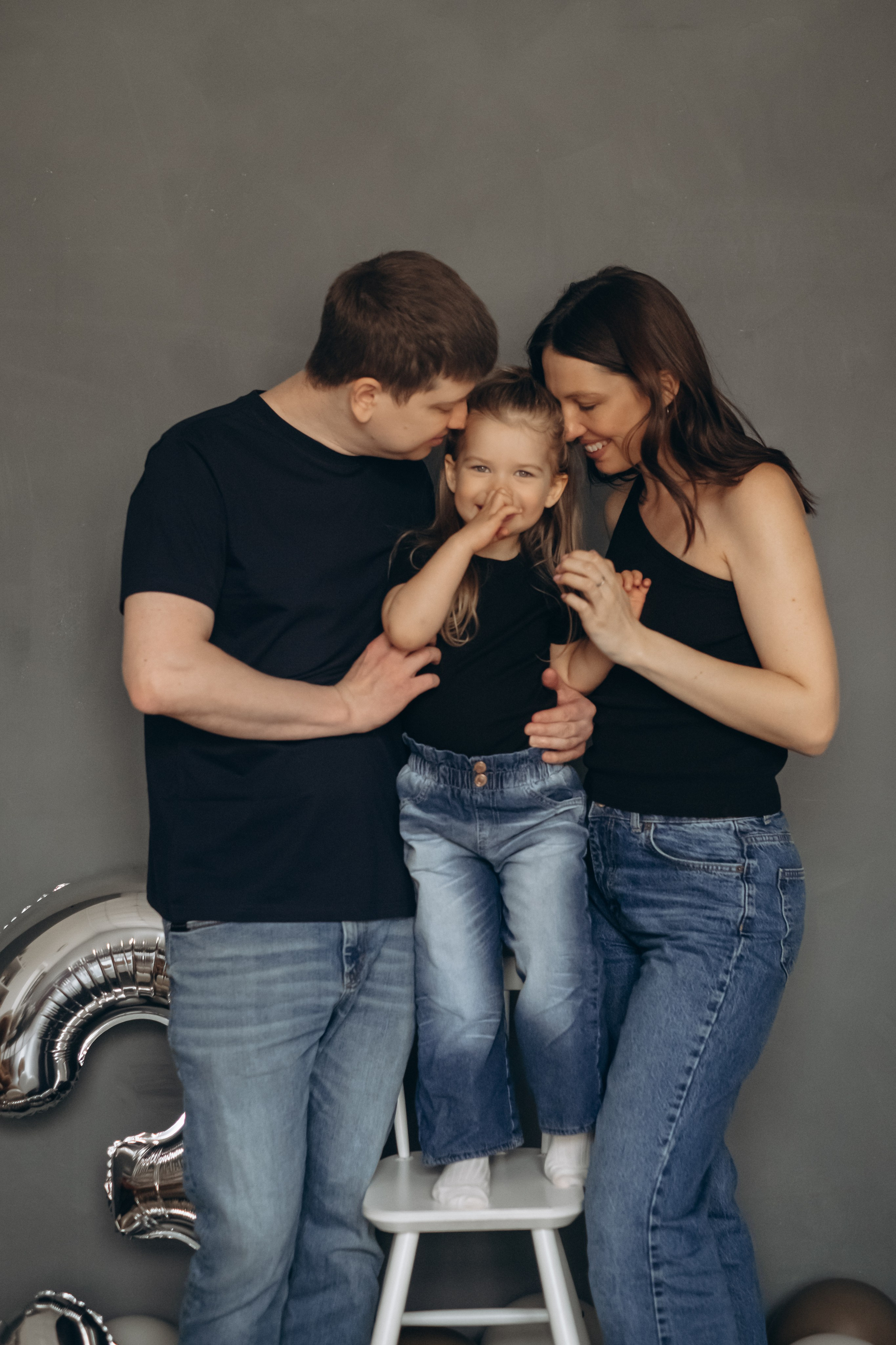 Фотосессия «День рождения» в минималистичной студии. Фотограф Новосибирск Анна Рождественская