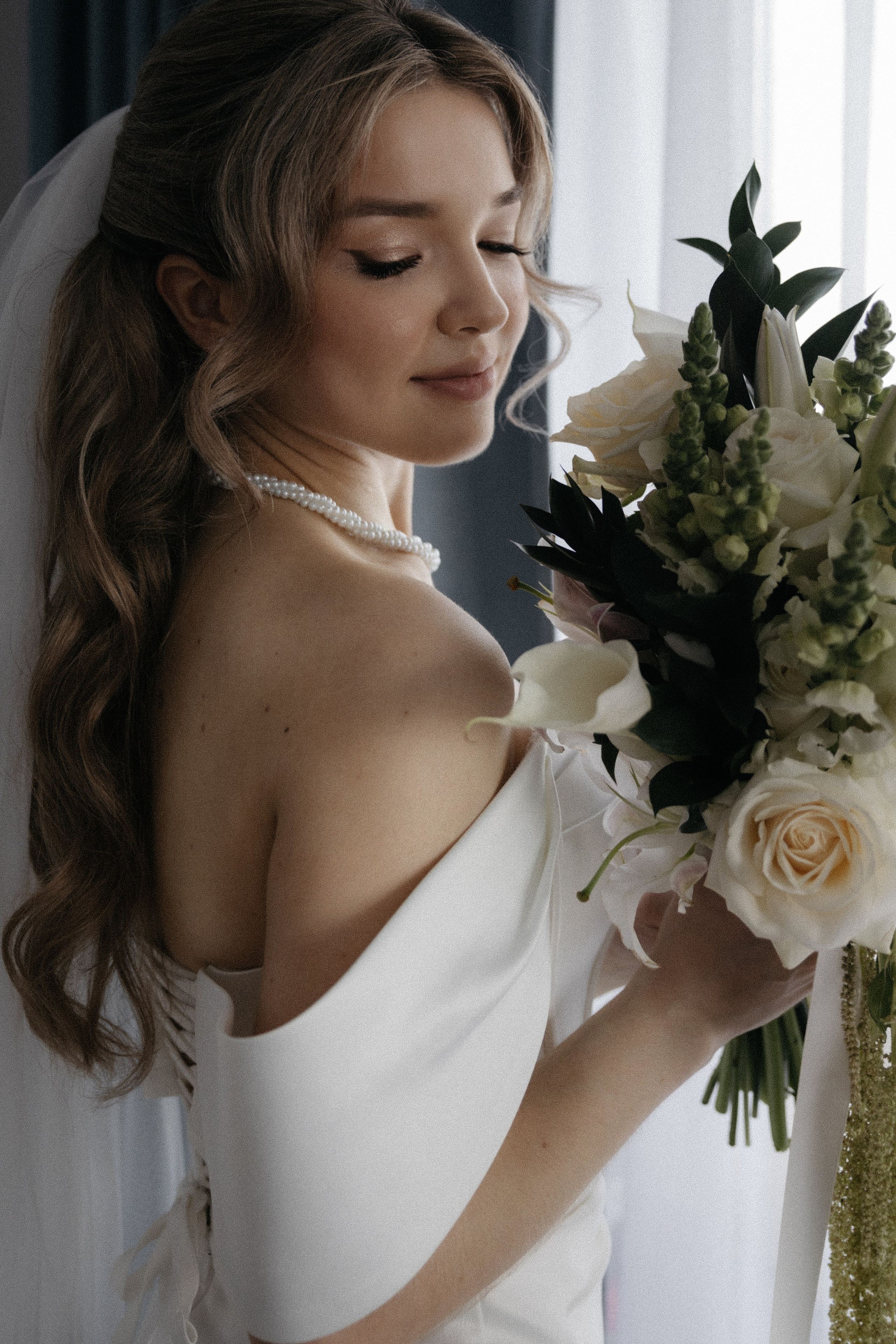 Свадебная фотосессия в стильном лифте элитного дома Москвы