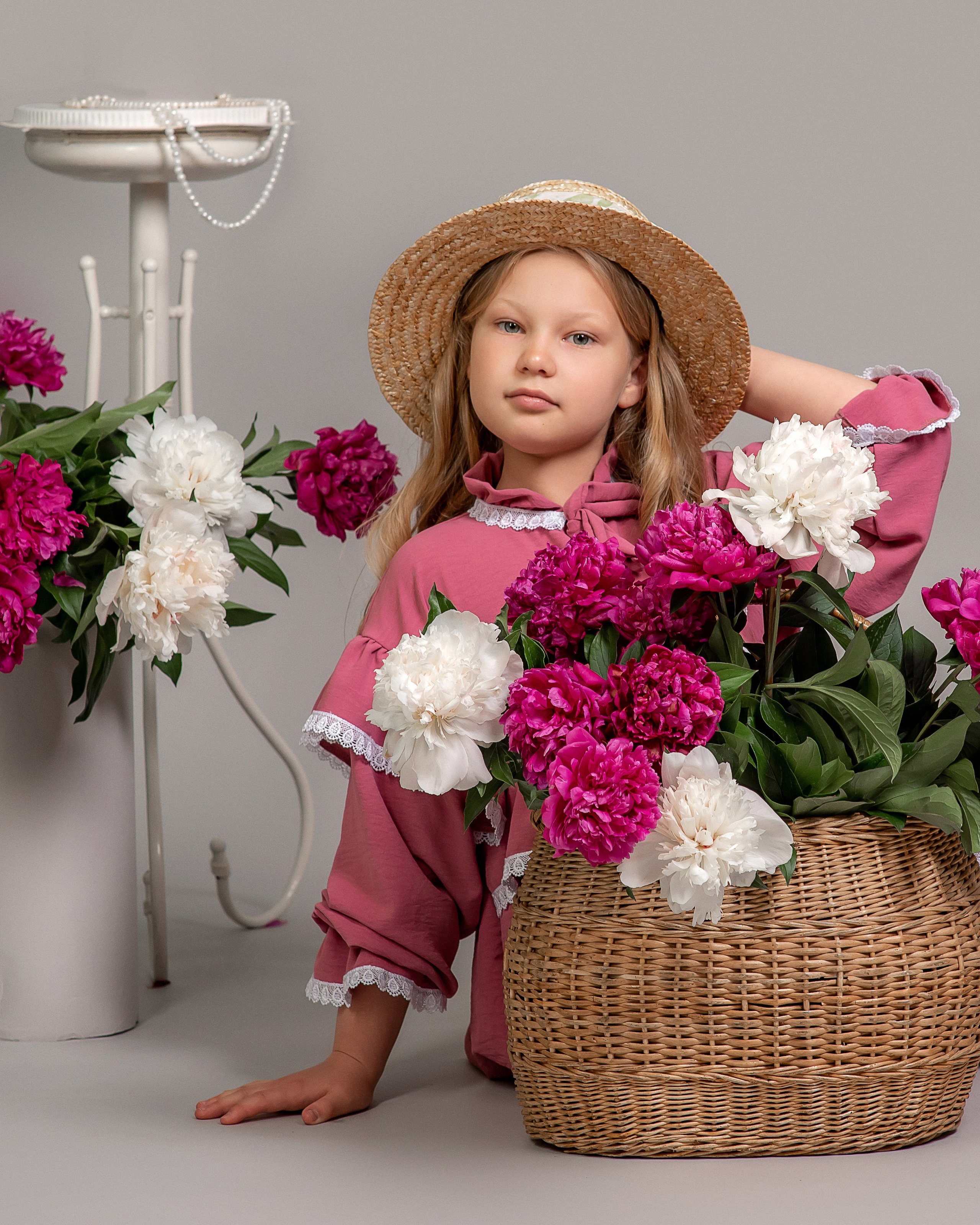 Галя и Поля — пионы 2024. Семейный и детский фотограф Наталья Горда