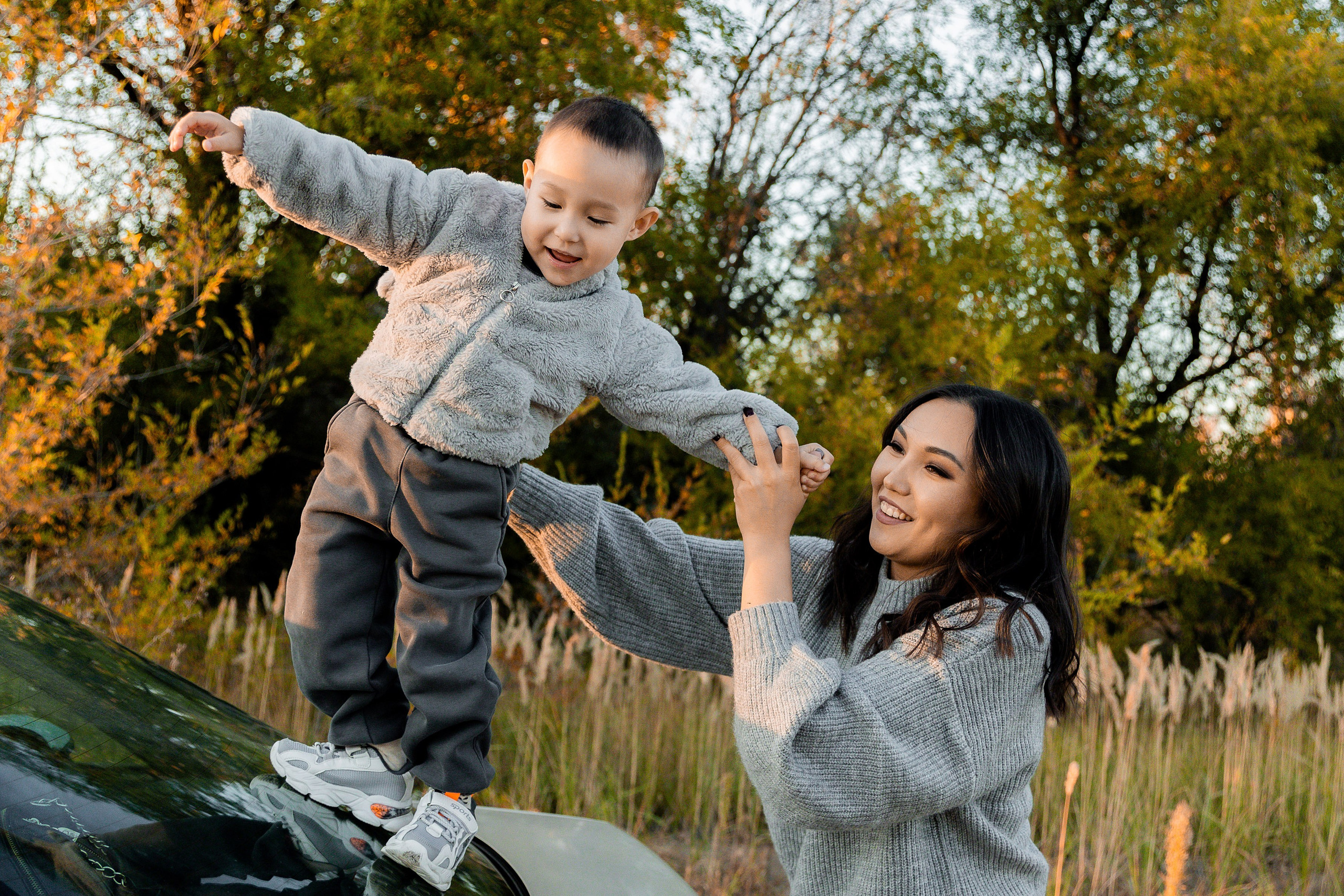 Анара и сынок на природе