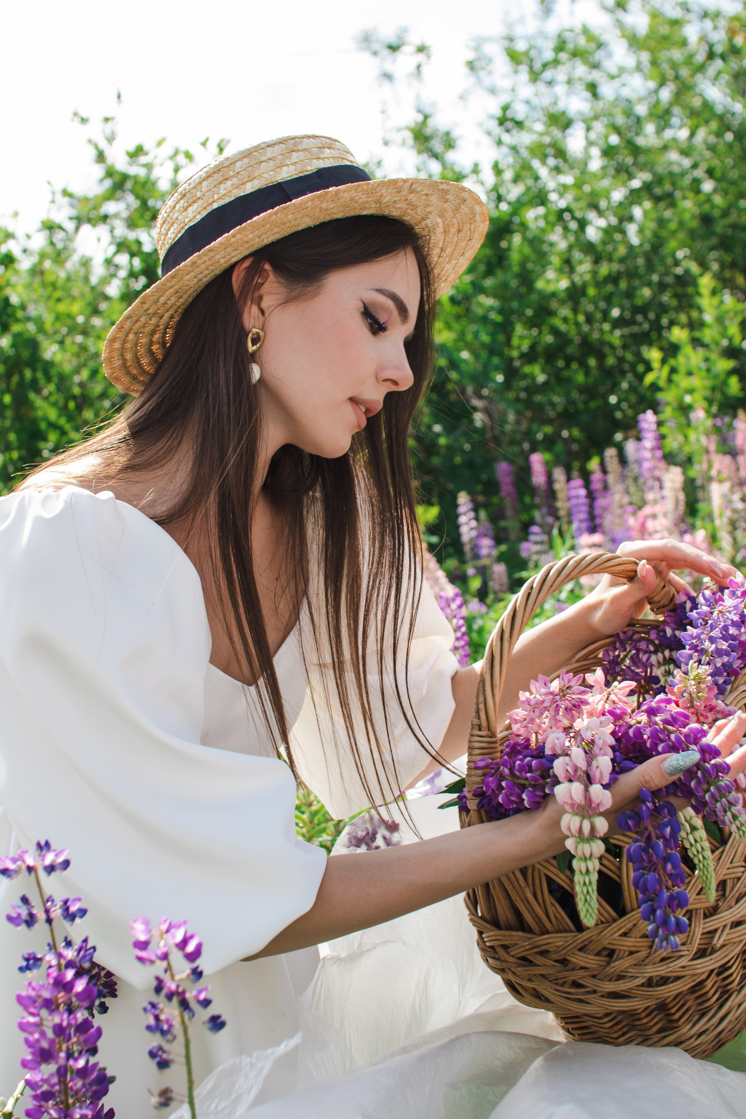 Девушках в люпинах