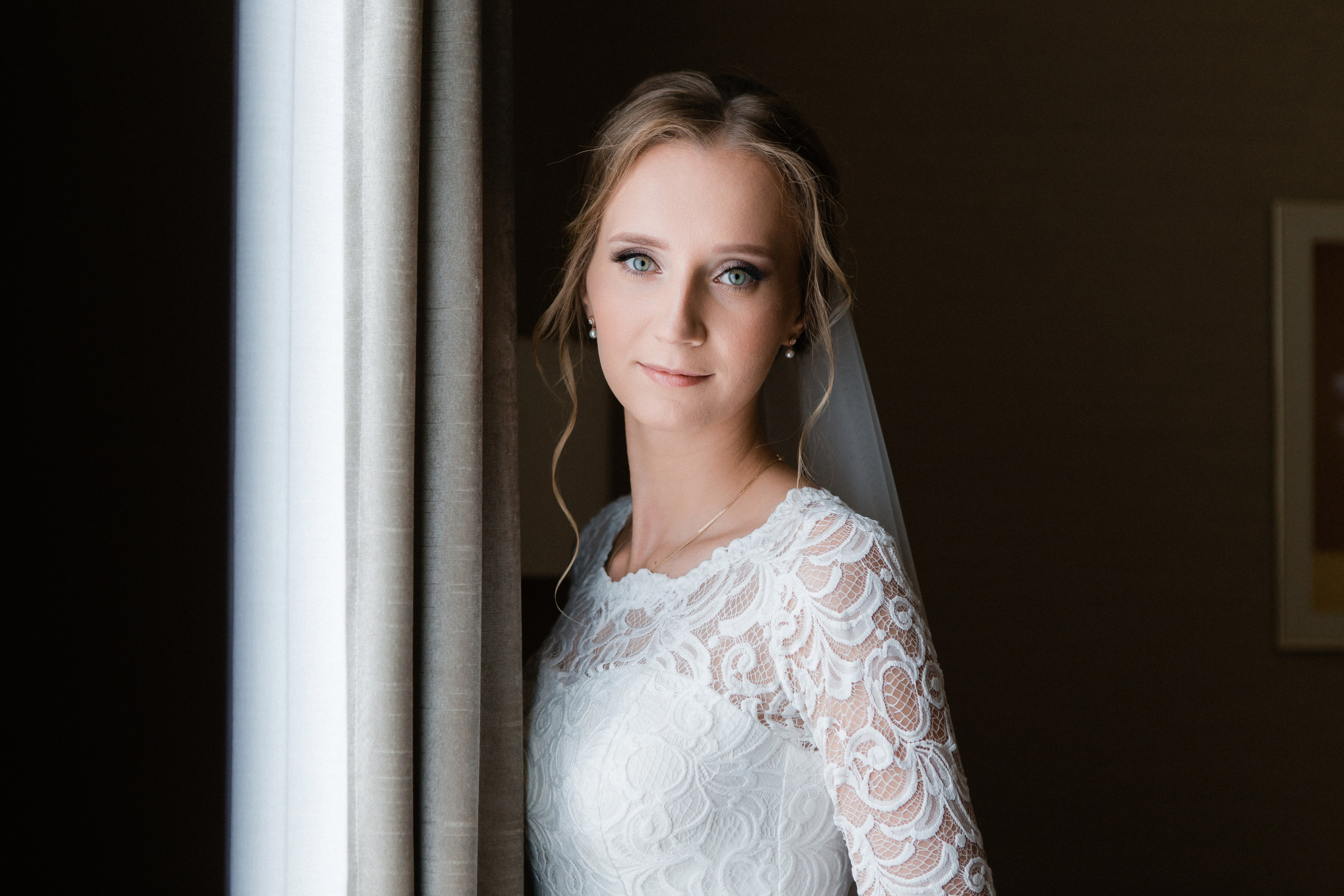 Свадебная фотосессия Сергея и Елены. Наш свадебный день. Видеосъемка и фотосъемка свадеб. Фотограф и оператор на свадьбу. Видеосъемка подкастов, собственная видео-фотостудии. Предметная фотосъемка