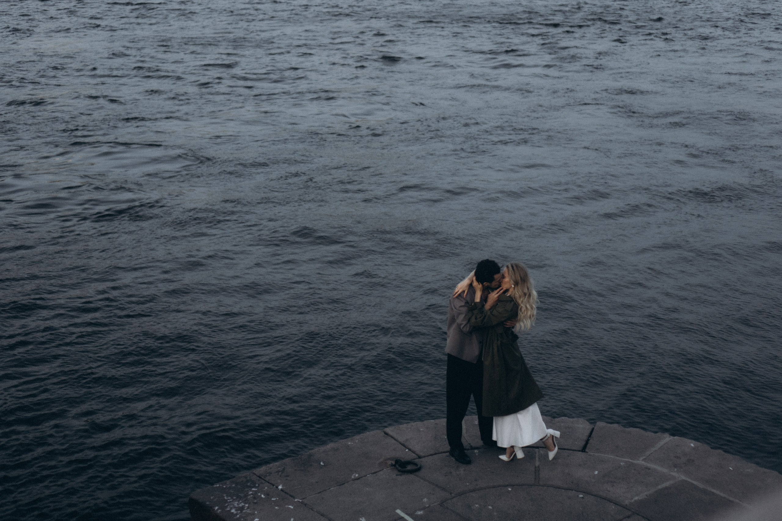 СВАДЕБНАЯ СЬЕМКА ПАРЫ НА РАССВЕТЕ В БЕЛЫЕ НОЧИ И ПРОГУЛКА С РАЗВОДНЫМИ МОСТАМИ И ПИКНИК ВОЗЛЕ ИСАКИЕВСКОГО СОБОРА. Профессиональный фотограф, Санкт-Петербург — Виктория Богомолова