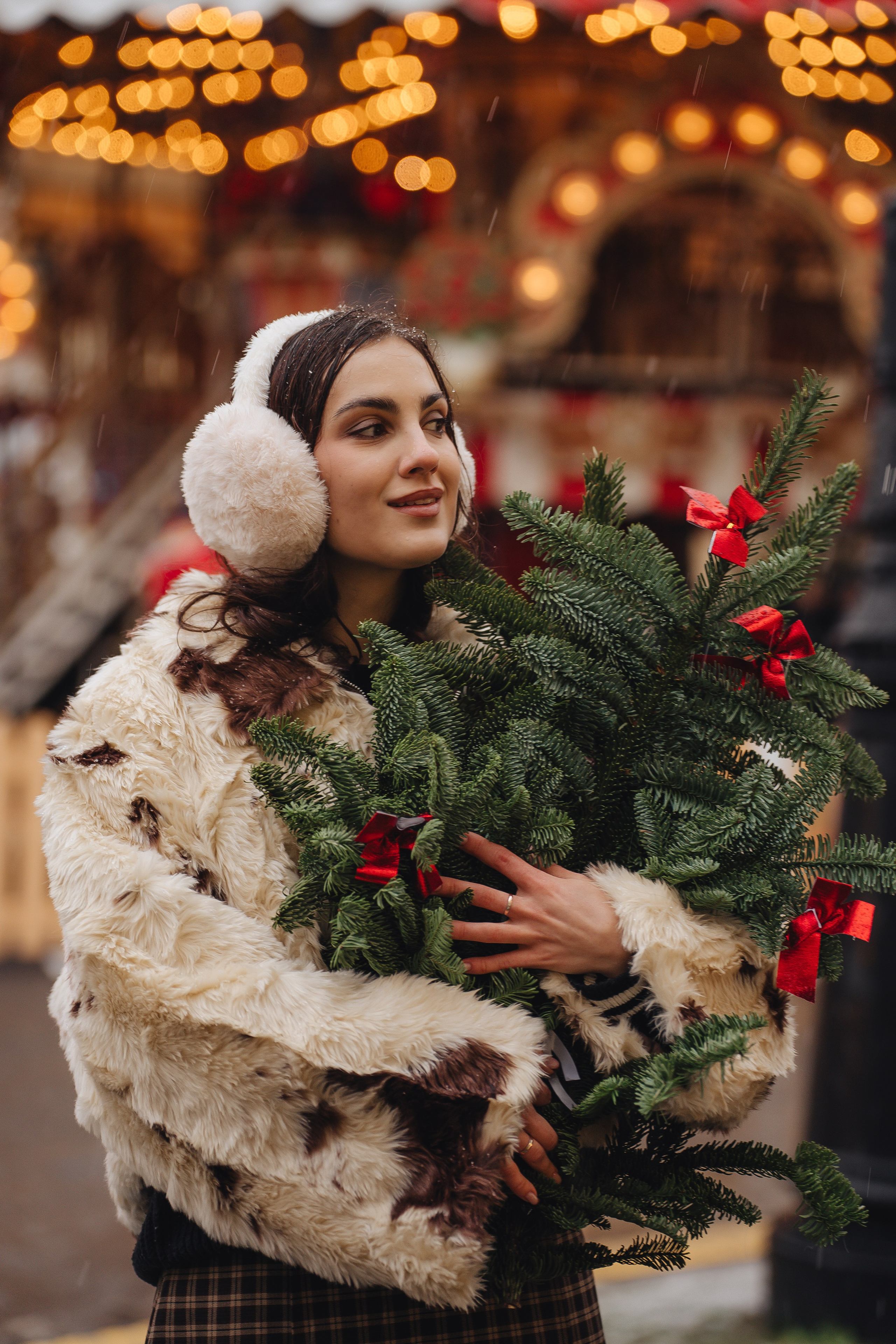 ПРОГУЛКА НА МАНЕЖНОЙ ПЛОЩАДИ ДЛЯ ДЕВУШКИ ПЕРЕД НОВЫМ ГОДОМ (НОВОГОДНЯЯ ФОТОСЕССИИЯ НА МАНЕЖНОЙ ПЛОЩАДИ). Профессиональный фотограф, Санкт-Петербург — Виктория Богомолова