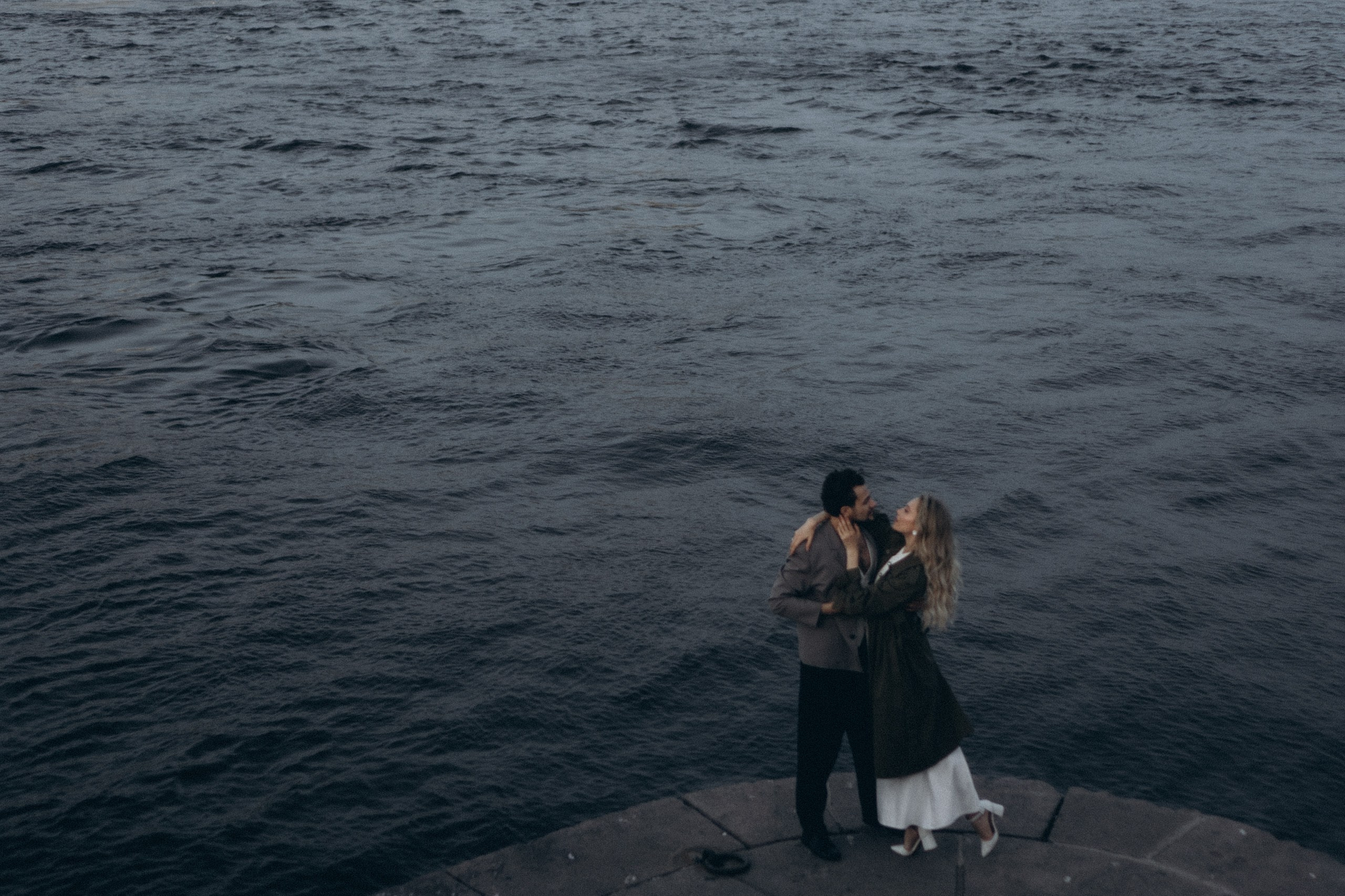 СВАДЕБНАЯ СЬЕМКА ПАРЫ НА РАССВЕТЕ В БЕЛЫЕ НОЧИ И ПРОГУЛКА С РАЗВОДНЫМИ МОСТАМИ И ПИКНИК ВОЗЛЕ ИСАКИЕВСКОГО СОБОРА. Профессиональный фотограф, Санкт-Петербург — Виктория Богомолова