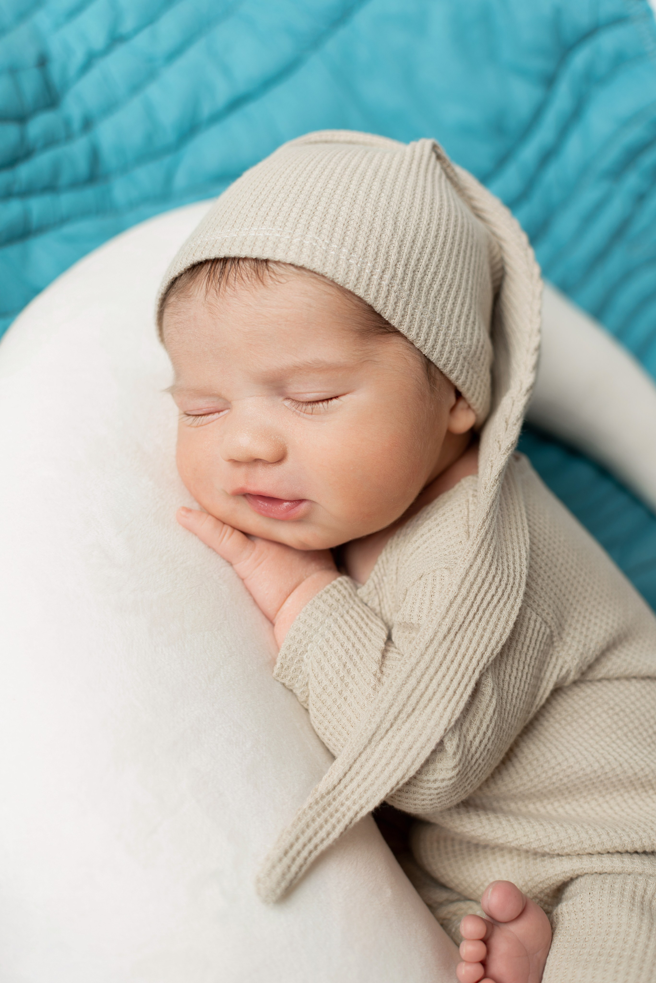 Ньюборн Крепыш малыш Эмиль. Фотограф новорожденных в Нижневартовске Лара Курдюкова