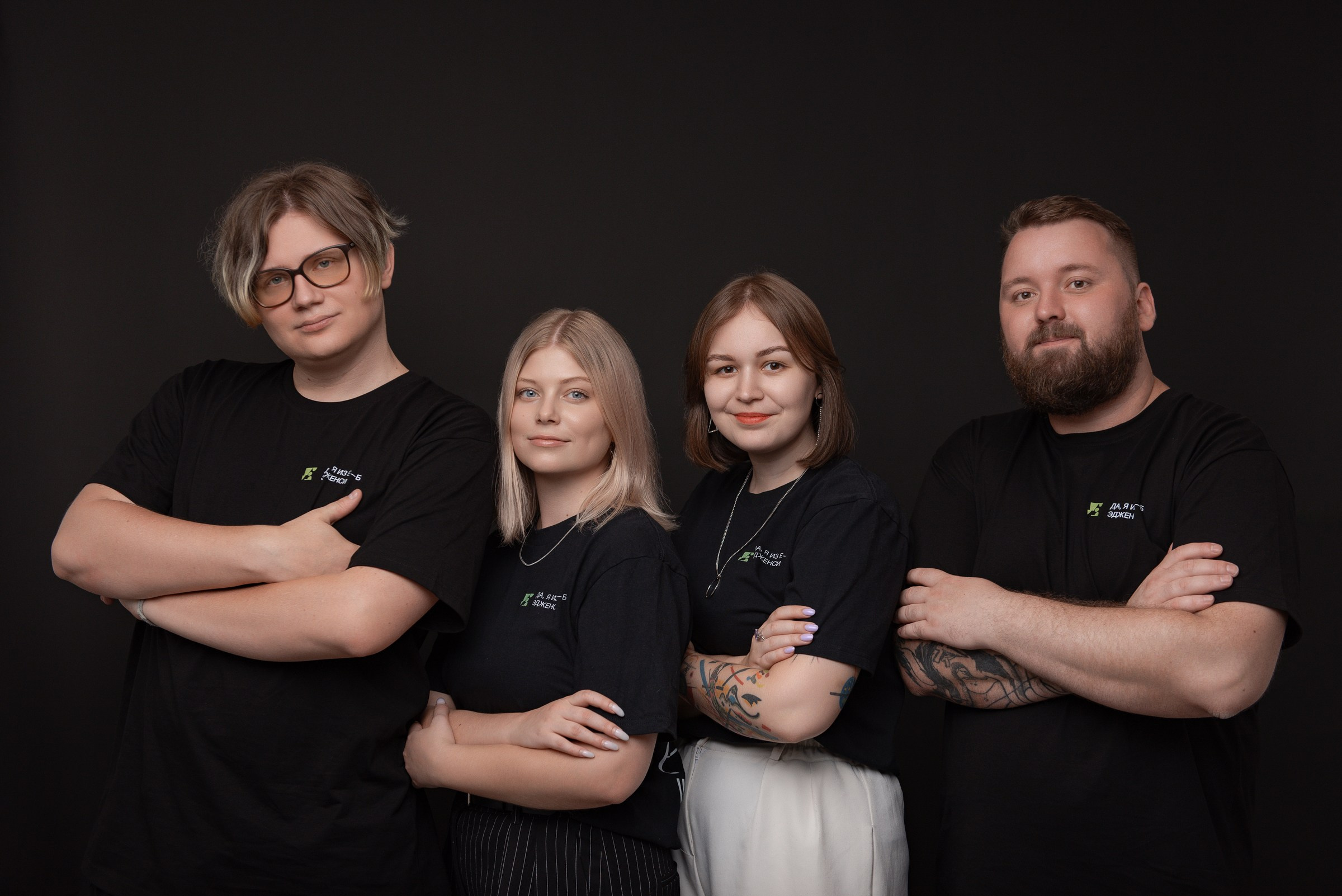 Съёмка сотрудников для сайта, портретная съёмка на чёрном или белом фоне, контент съёмка