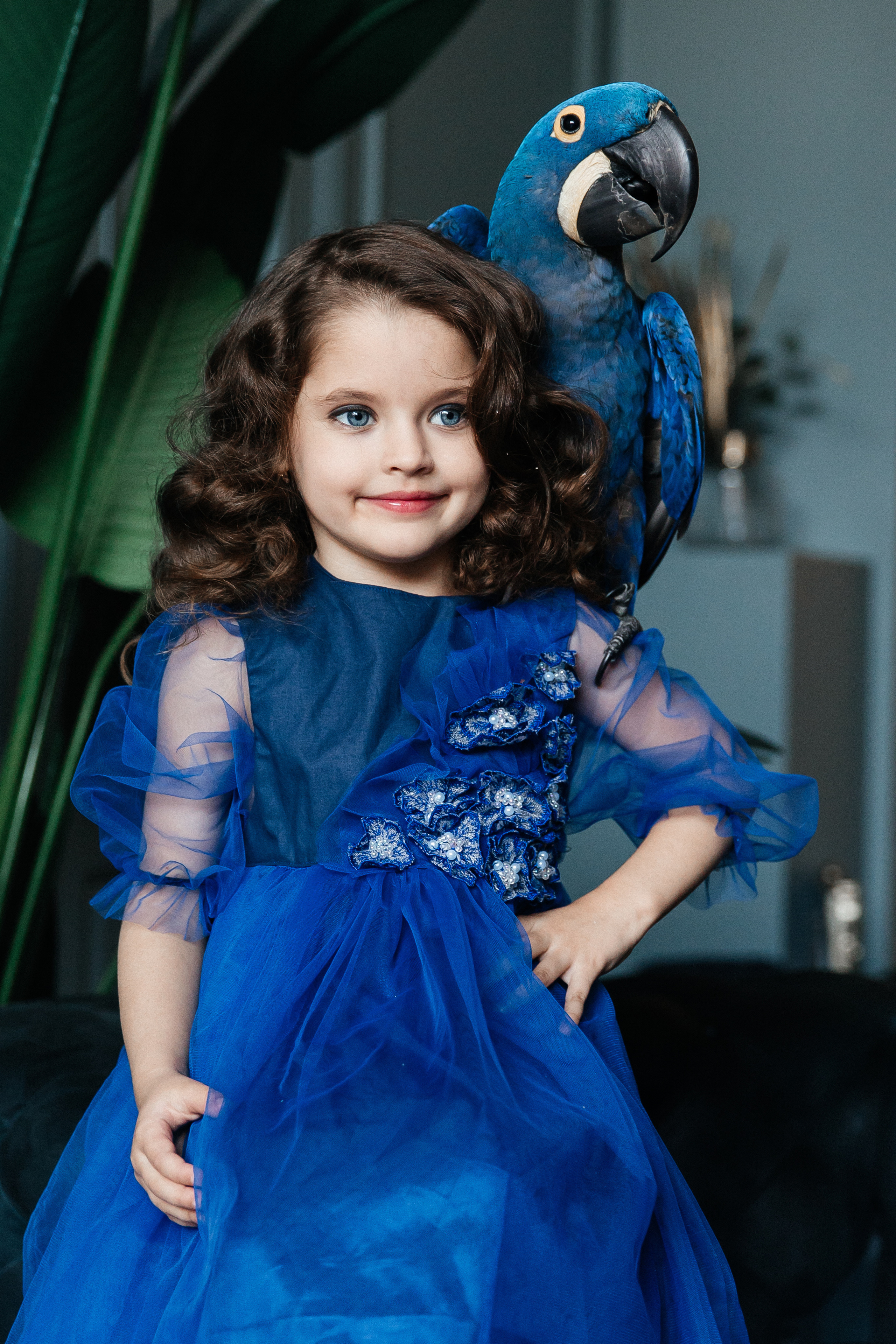 Студийные с попугаем. Свадебный и семейный фотограф в Москве Холда Тати