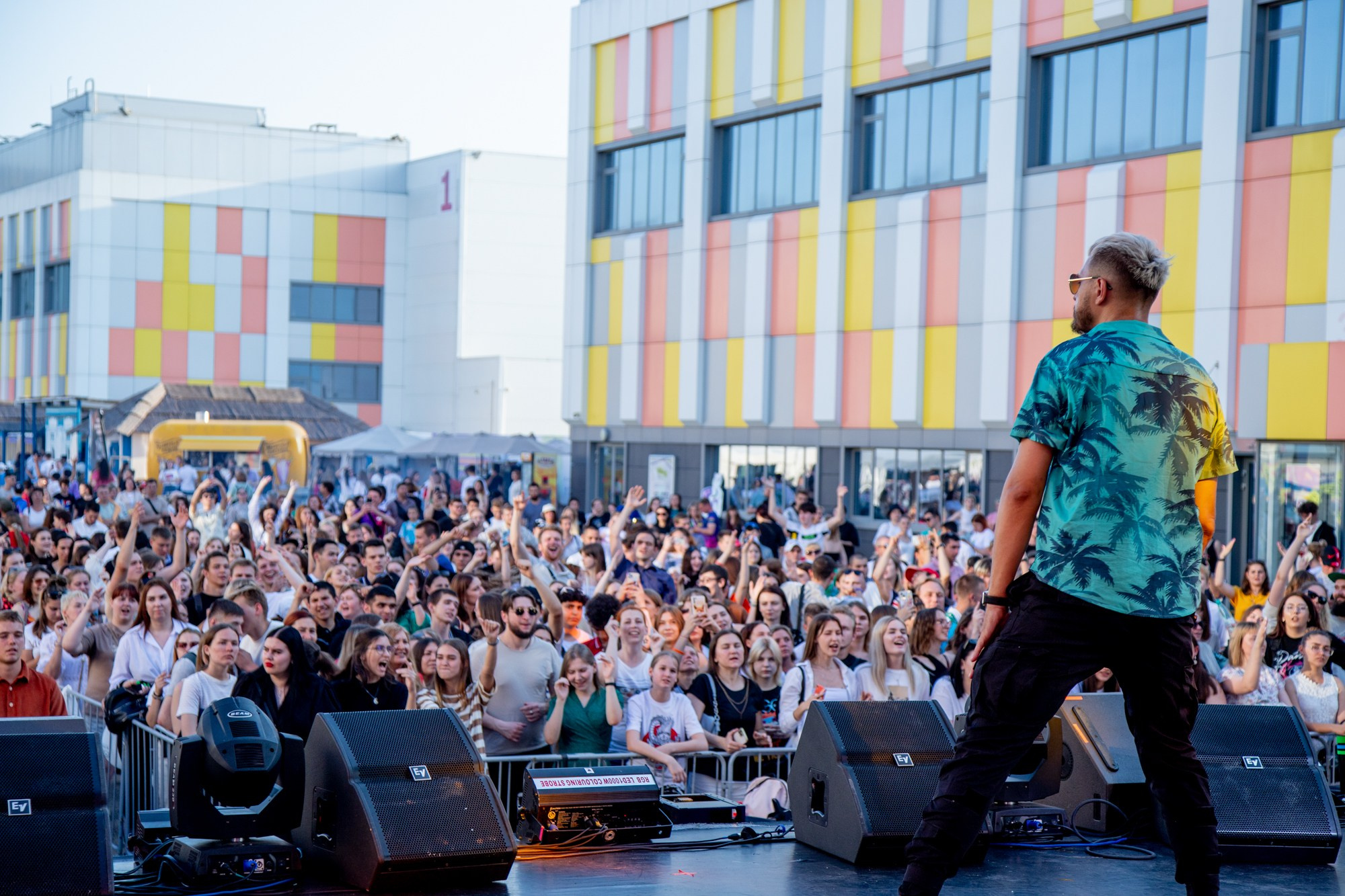 Краевой День молодёжи в Краснодаре 2023. Репортажный, промышленный и маркетплейс-фотограф Дмитрий Чернат