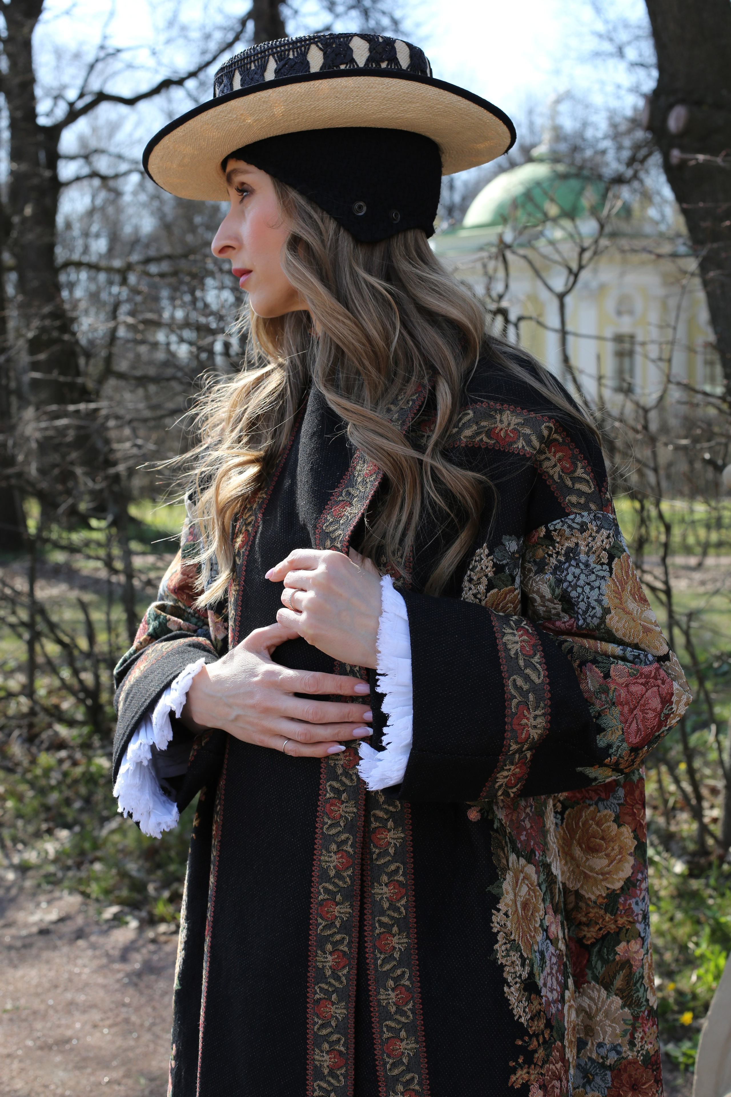 LOOKBOOK. Фешн дизайнер, фотограф, художник Яна Лазарева в Москве