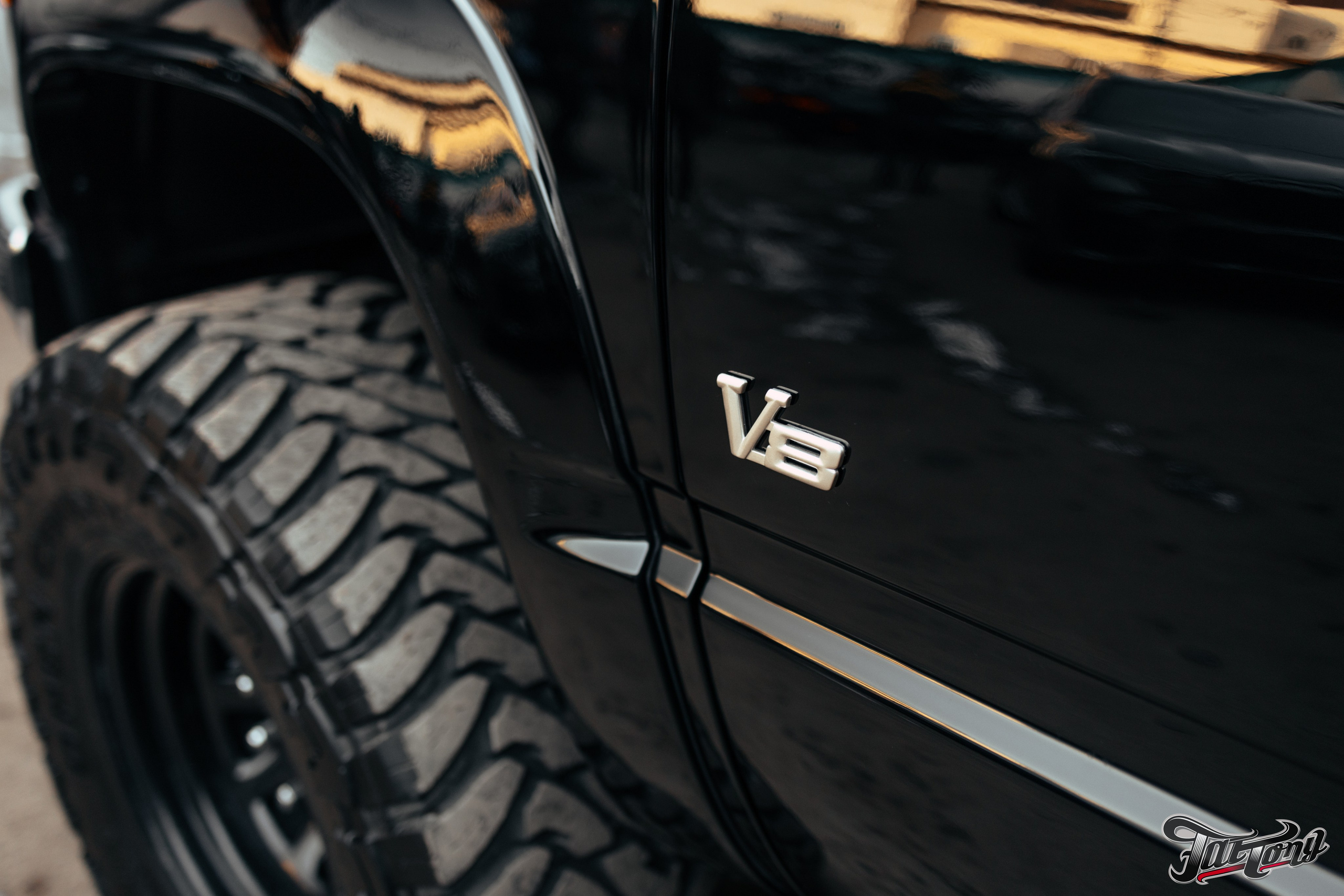 Chevrolet Tahoe I ремонт по кузову и окрас, пошив салона. DeLorein