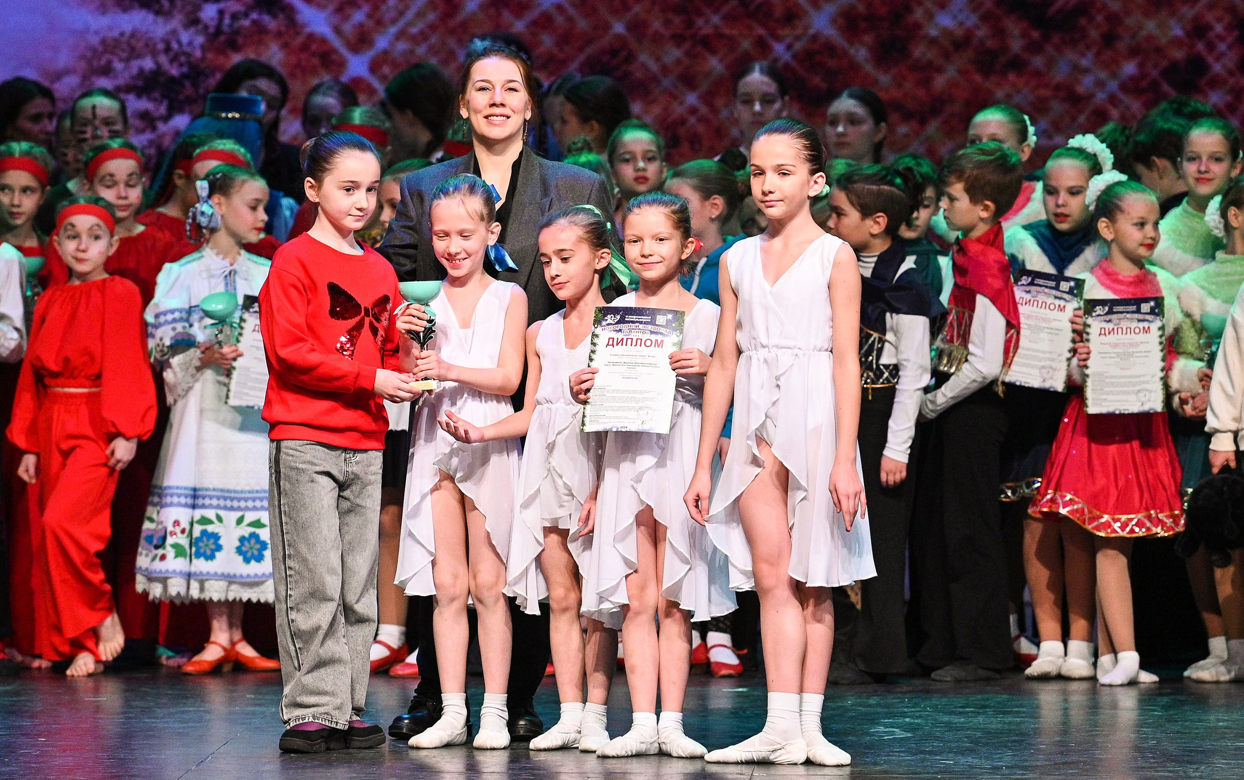 14.11.2024 «Новогодний Звездопад Талантов» Фестивальное движение «Шаг к мечте» г. Москва. Медиастудия Фото Концепт