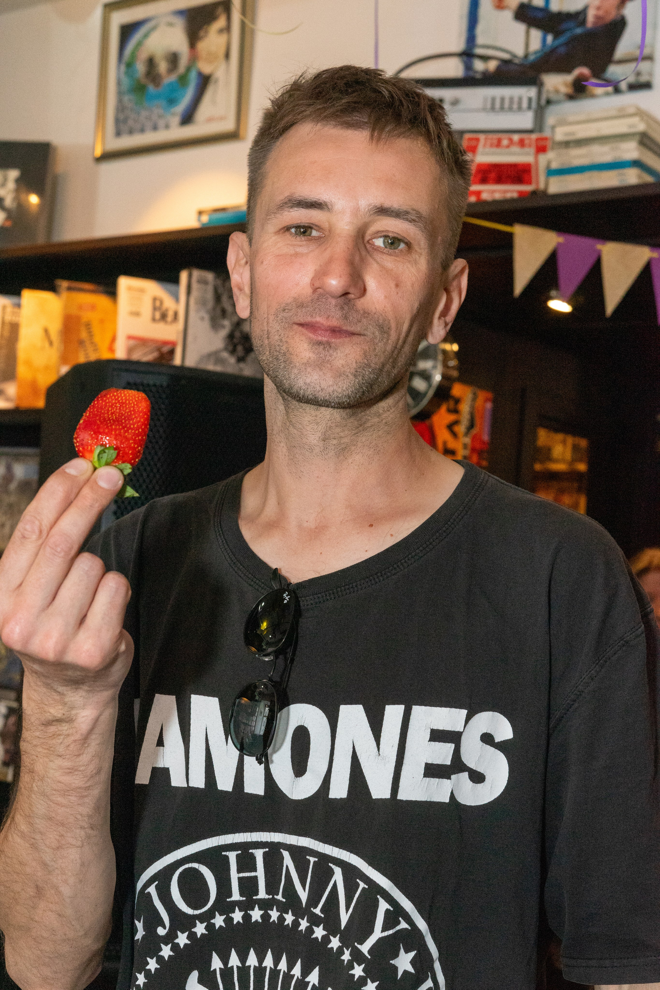 The Legendary Flower Punk — выступление в магазине пластинок. Фотограф Олег Колногоров