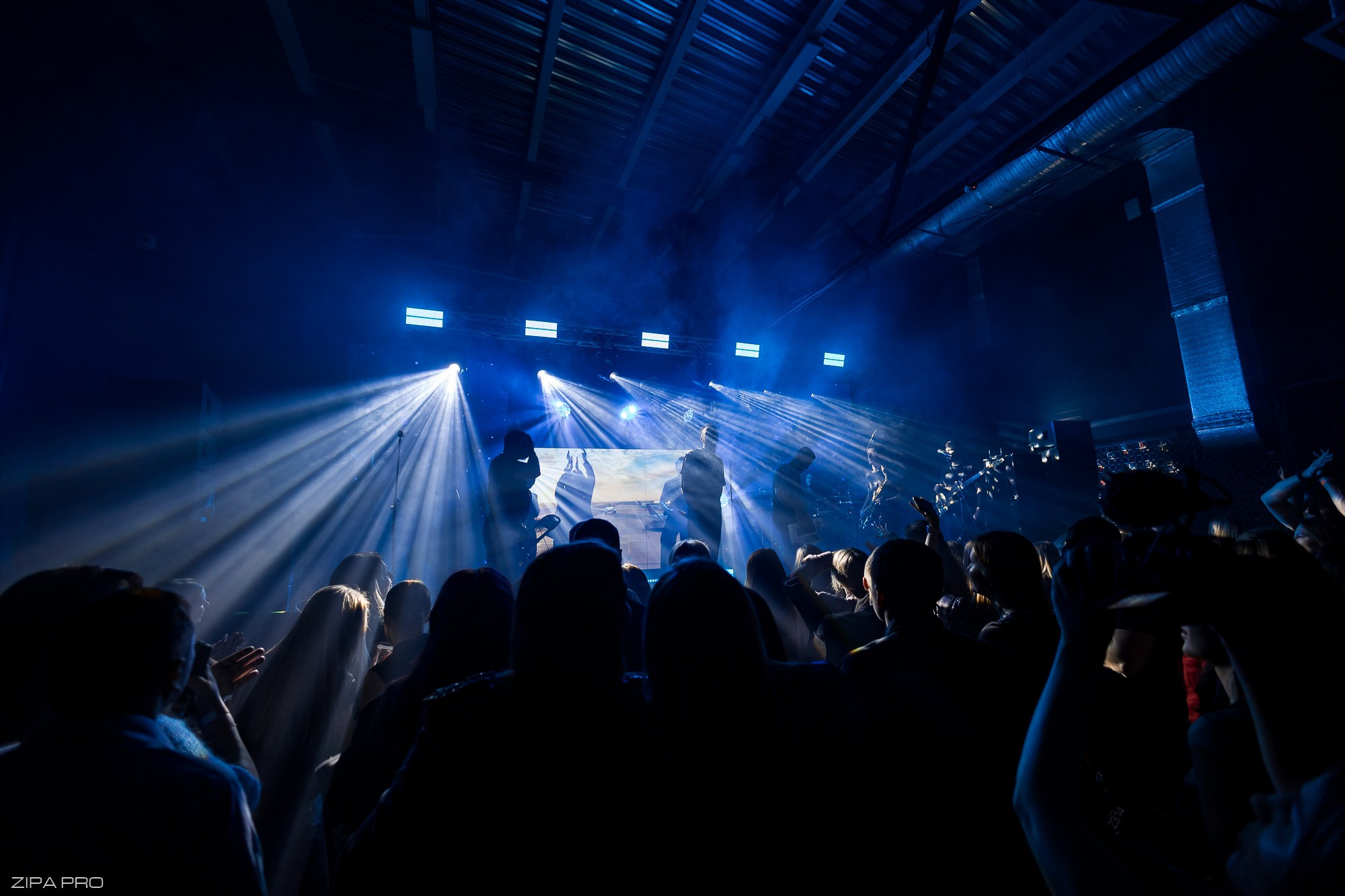 Сольный концерт кавер-группы «Балбесы». Фотограф Zipa Pro