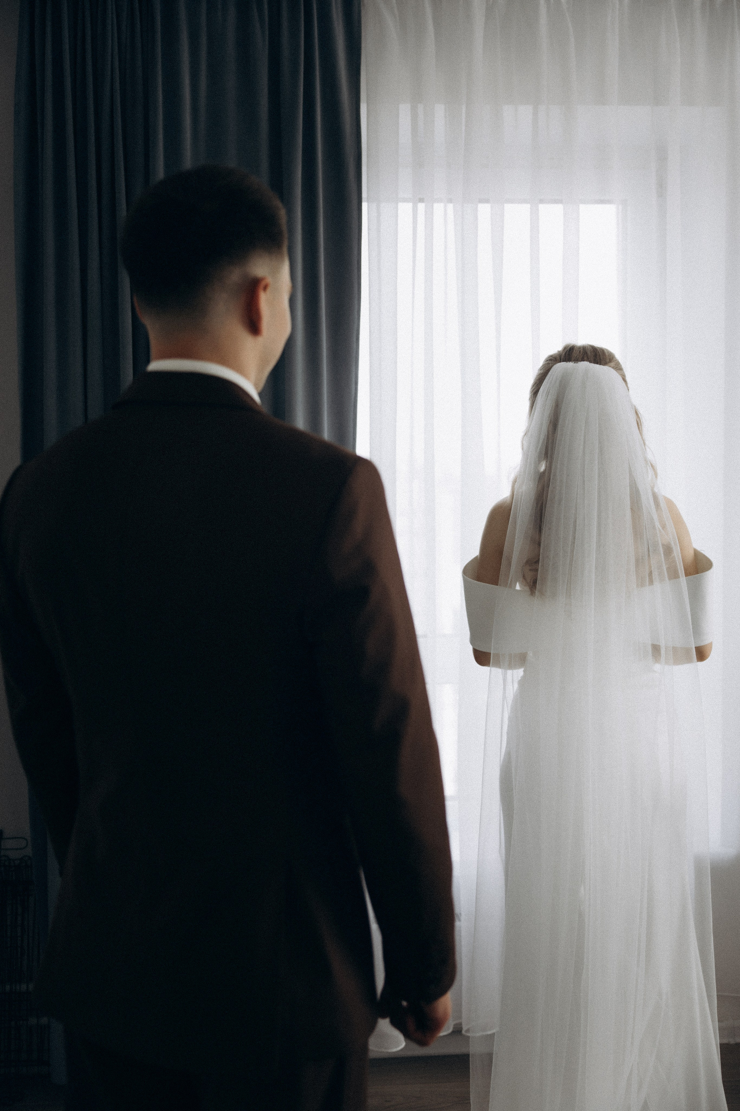 Свадебная фотосессия в стильном лифте элитного дома Москвы