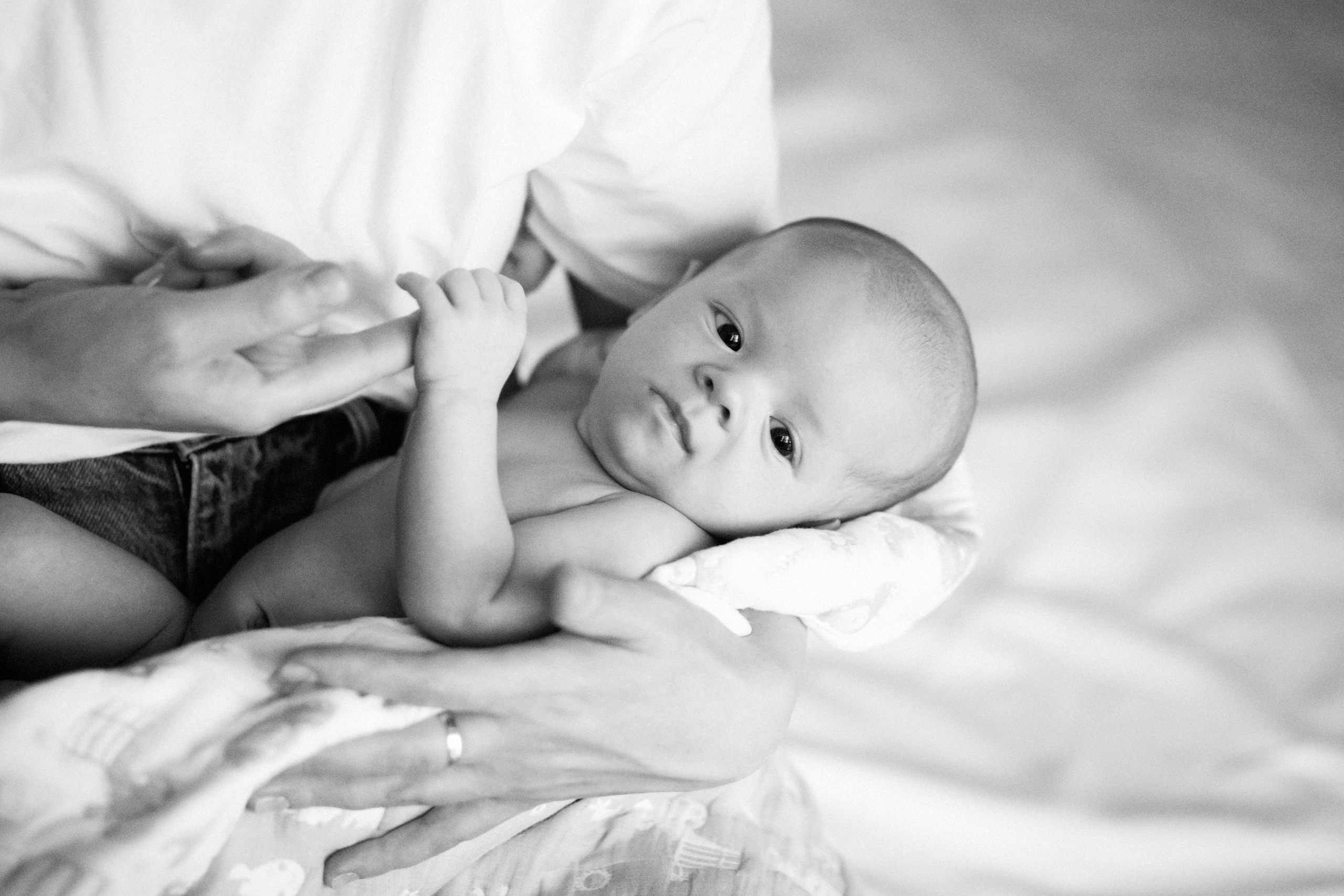Черно-белая съемка новорожденной. Фотографы в Москве Светлана Устинова и Сергей Грачев