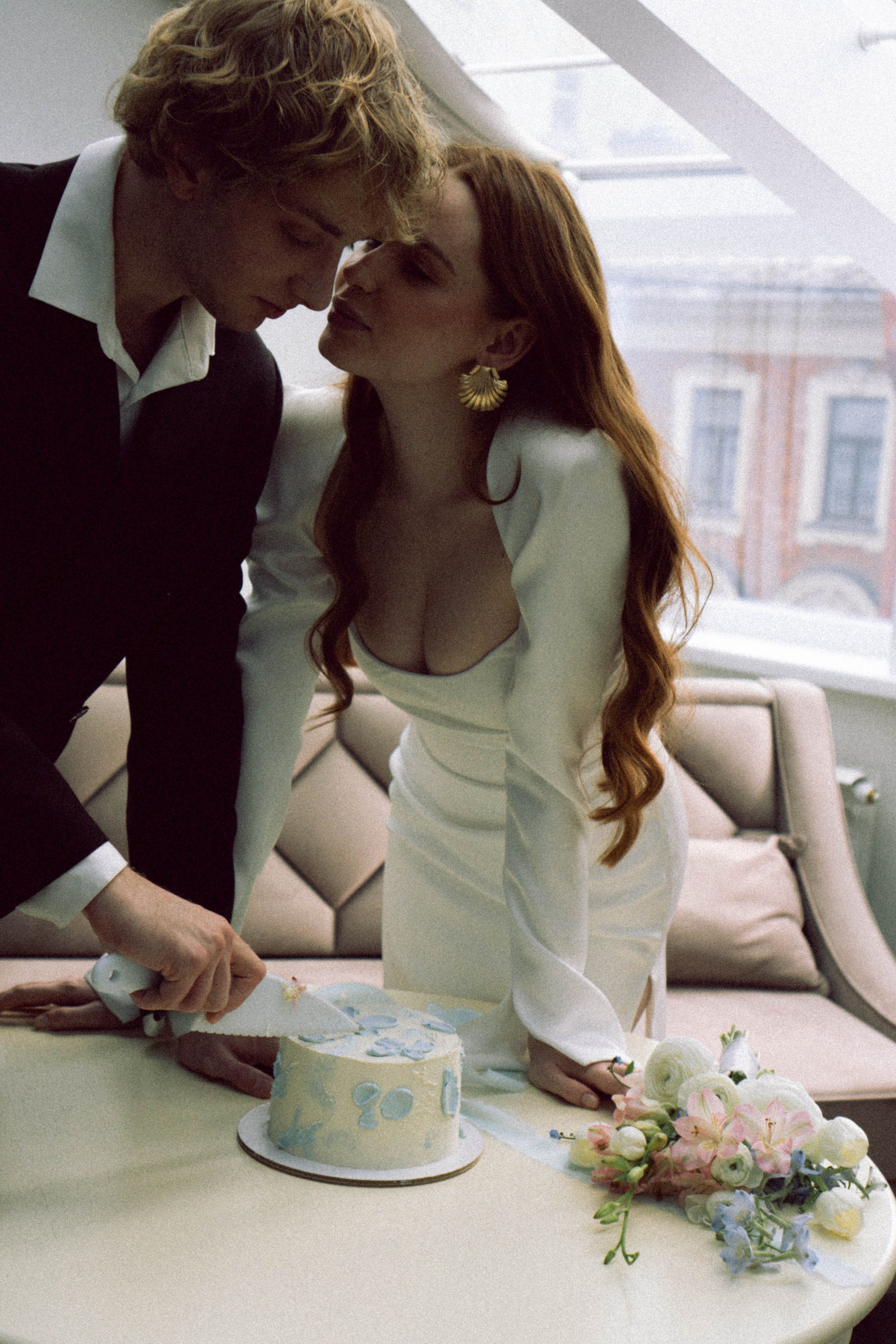 СВАДЕБНАЯ СЬЕМКА В ОТЕЛЕ. СБОРЫ ЖЕНИХА И НЕВЕСТЫ И ТАКЖЕ ТОР И ПОДГОТОВКА К ПРОГУЛКЕ. Профессиональный фотограф, Санкт-Петербург — Виктория Богомолова