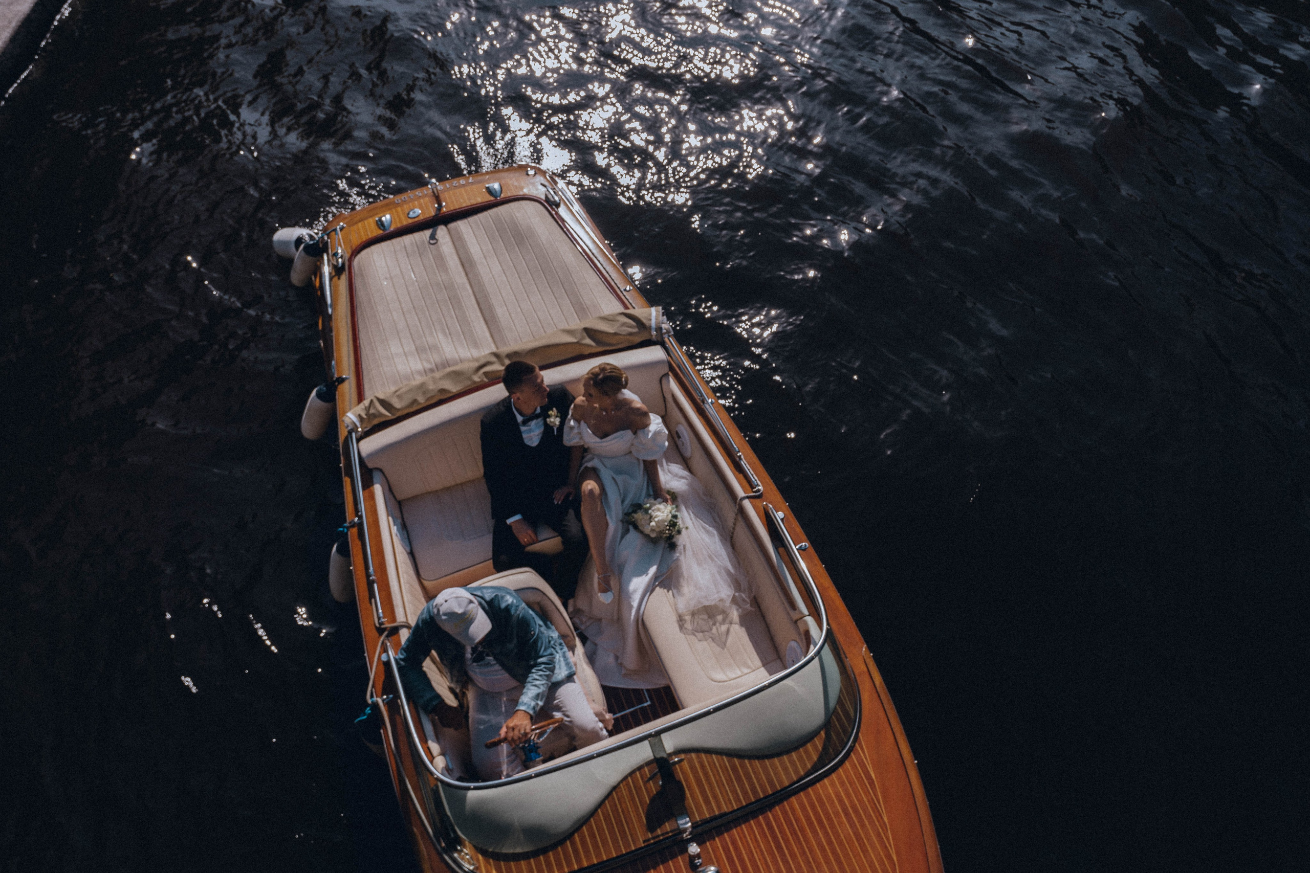 СВАДЕНБНАЯ СЬЕМКА НА КАТЕРЕ ПО КАНАЛАМ САНКТ-ПЕТЕРБУРГА И В АКВАТОРИИ НЕВЫ. Профессиональный фотограф, Санкт-Петербург — Виктория Богомолова