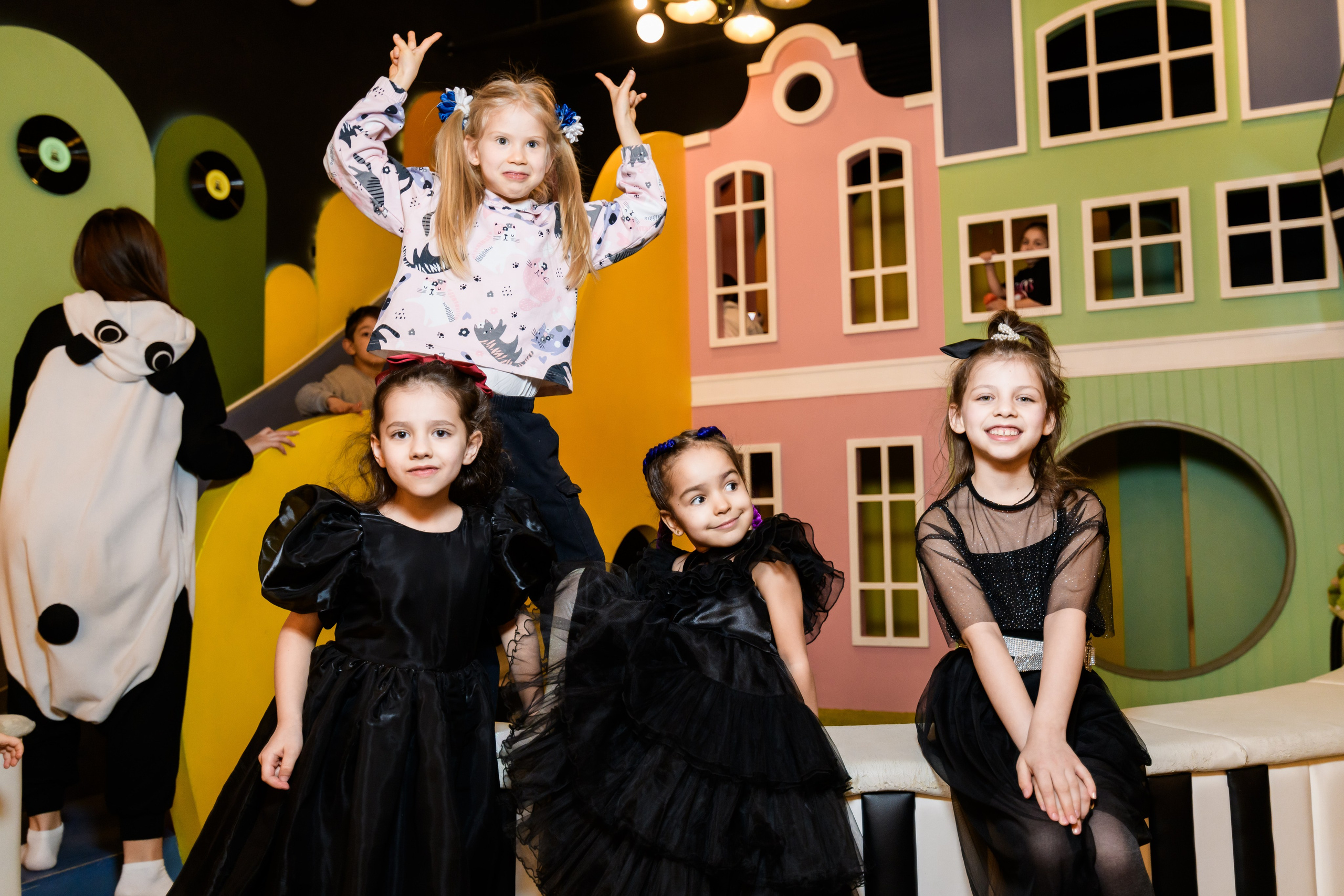 День рождения Софии в стиле «Уэнздей». Репортажный фотограф Сергей Дроздов