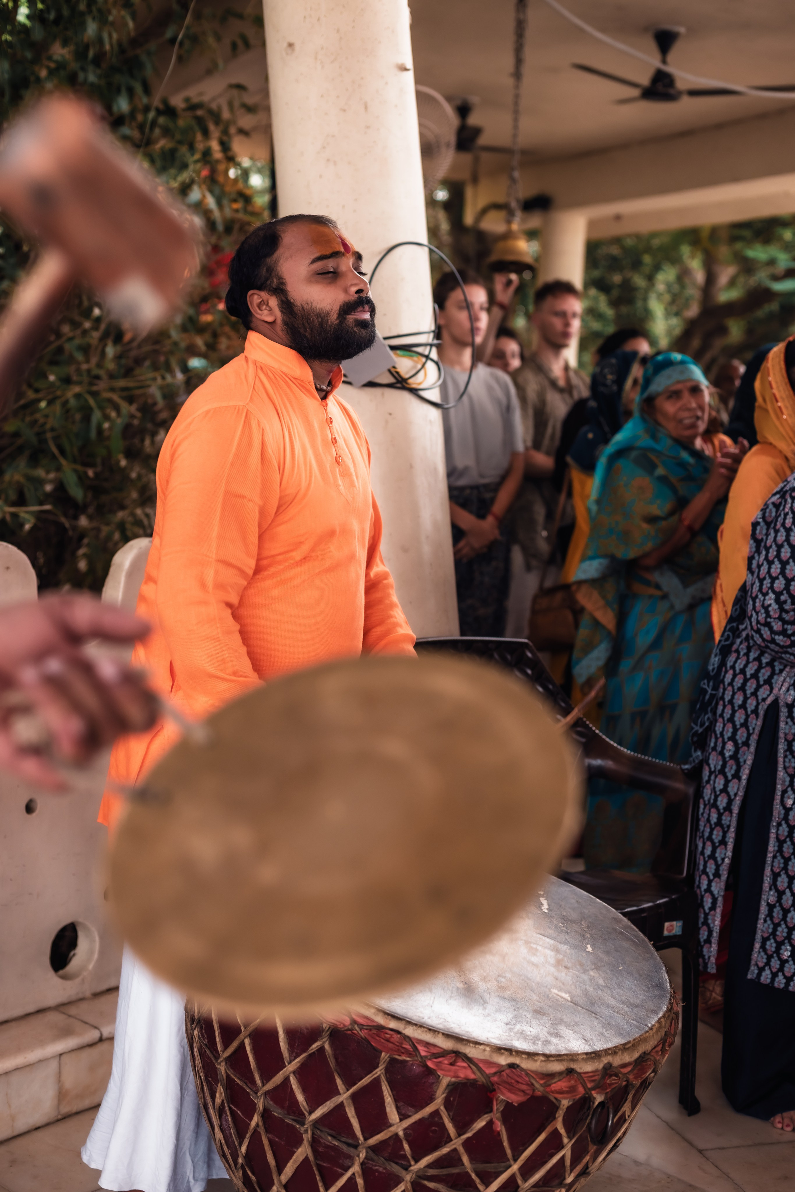 Abhisheka Devraha Baba on Sri Devdas ji maharaj bd. Mariam Bagdasaryan