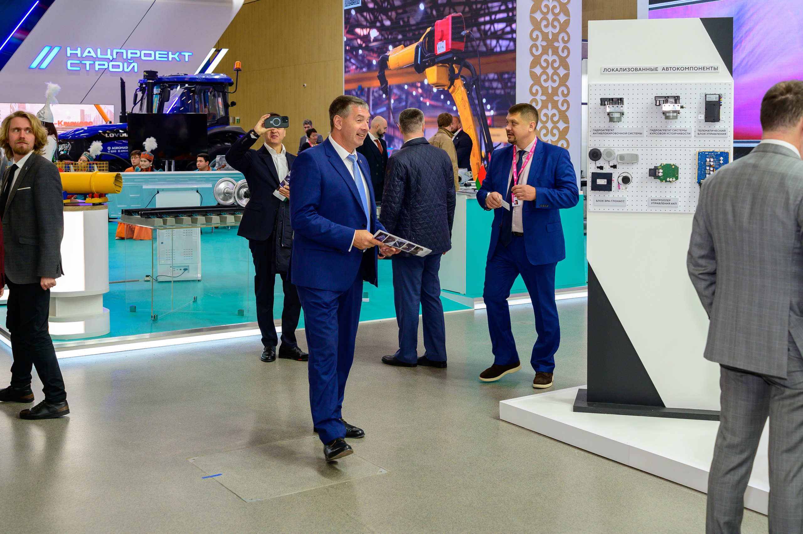 «ИННОПРОМ. Беларусь» — это международная промышленная выставка, объединяющая представителей различных отраслей промышленности, инновационных компаний, инвесторов и государственных структур. Это уникальная платформа для обмена опытом, внедрения новых идей и технологий, что способствует повышению актуальности отрасли и развитию сотрудничества между странами.#БольшаяпромышленнаянеделявМинске @belexpo_by@ph.andrey_puhach #bigindustrialweek #bigindustrialwee