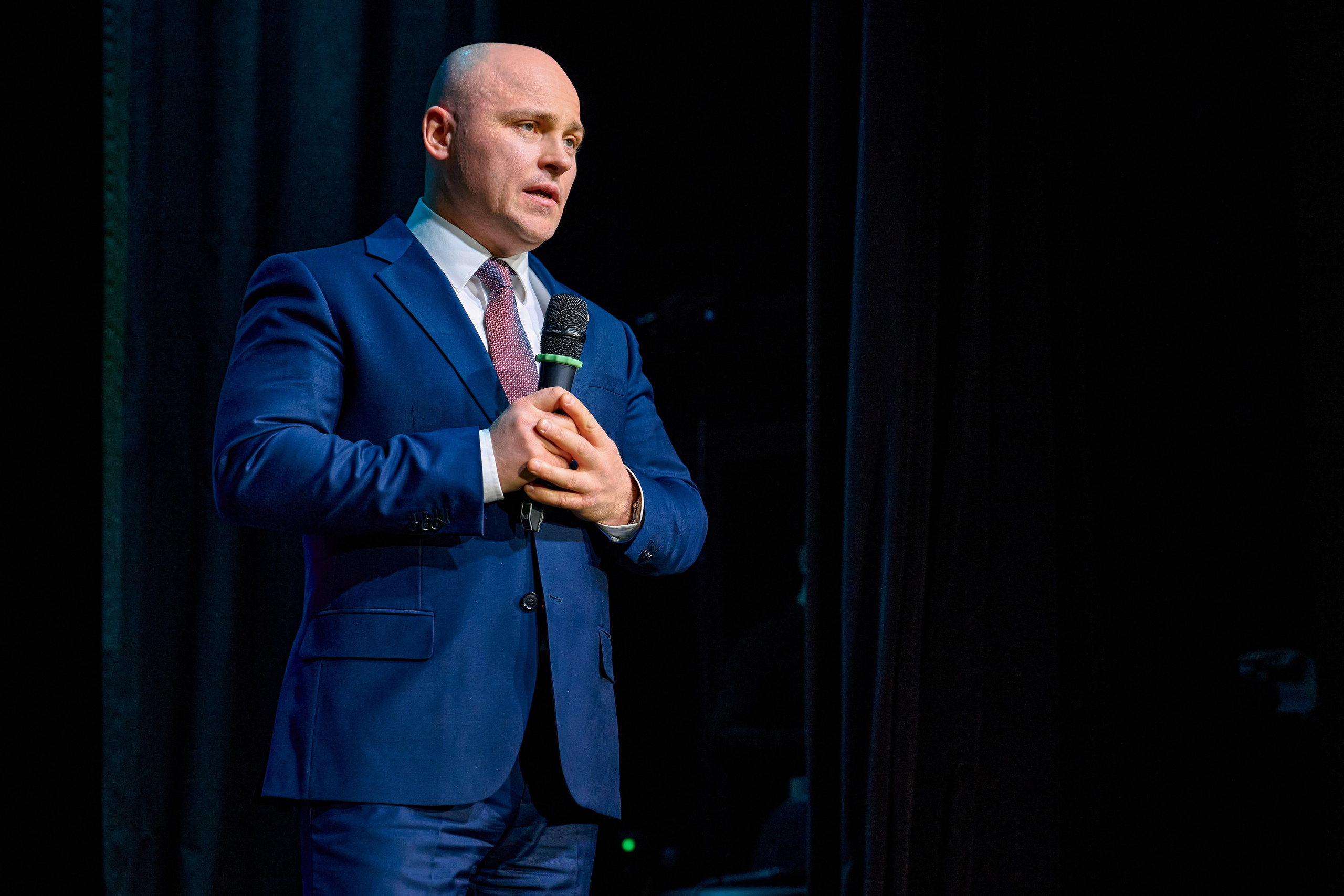 AXOFT. Максим Комаров — Профессиональный фотограф