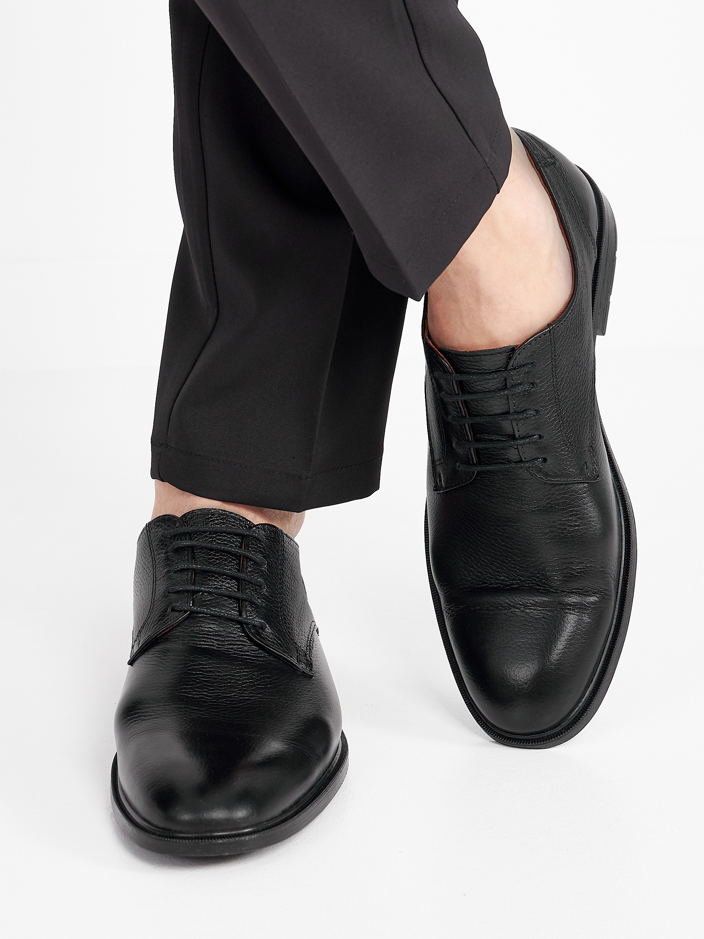 Фотосъемка обуви на модели для маркетплейсов. Алексей Темнов — фотограф в Пятигорске