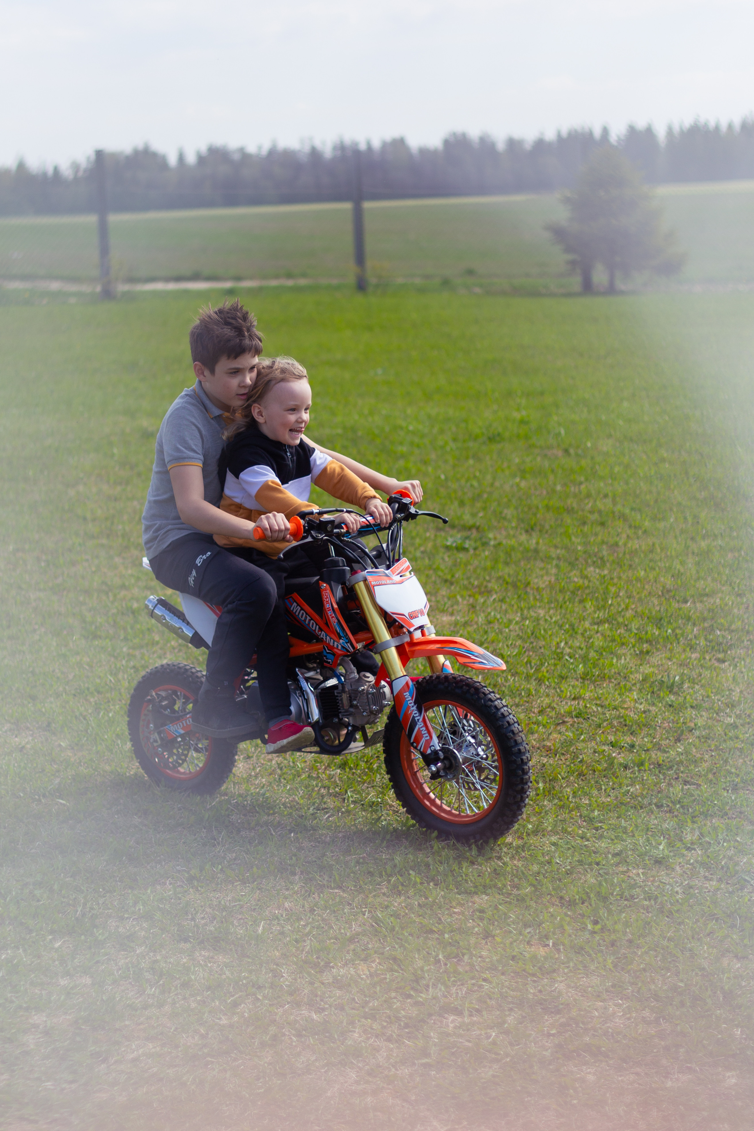 Дети на даче. Елена Семейный фотограф Санкт-Петербург