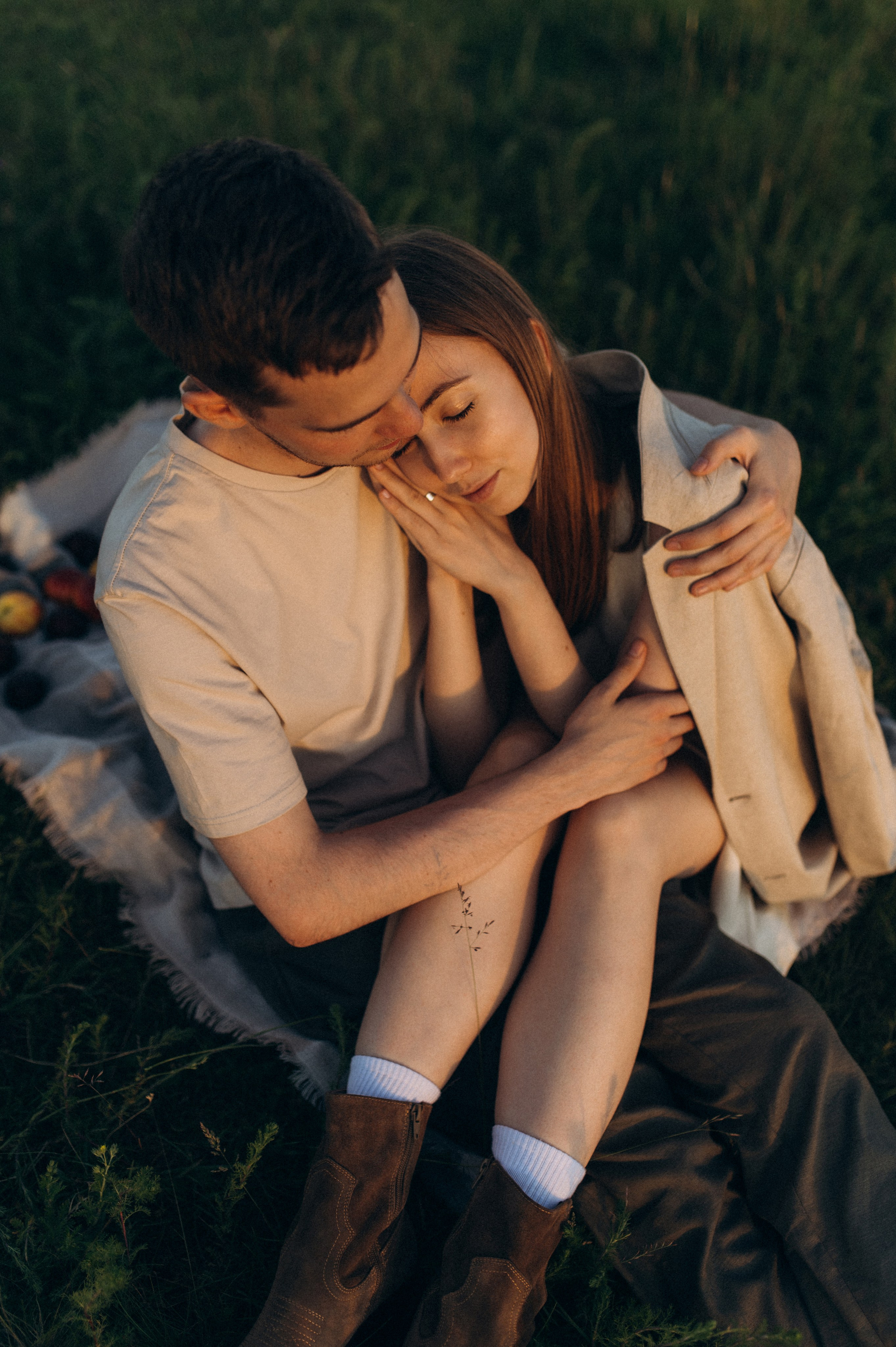 Фотосессия love story на берегу. Семейный фотограф в Новосибирске Женя Индрикова