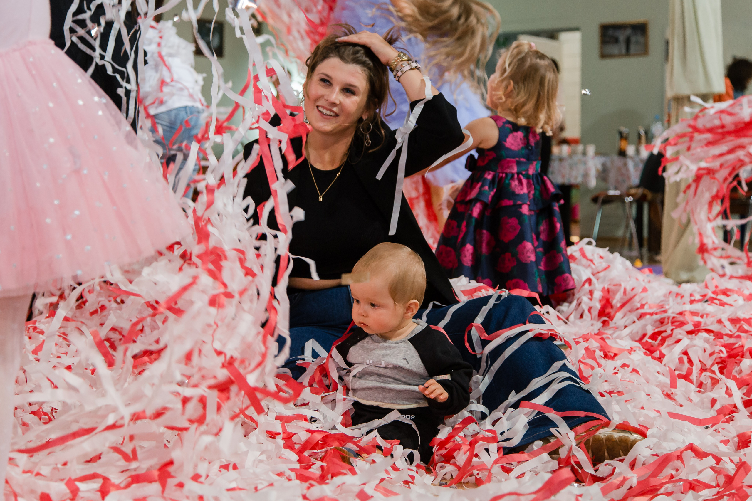 Фотосъемка детского дня рожденья. Видеосъемка и фотосъемка свадеб. Фотограф и оператор на свадьбу. Видеосъемка подкастов, собственная видео-фотостудии. Предметная фотосъемка