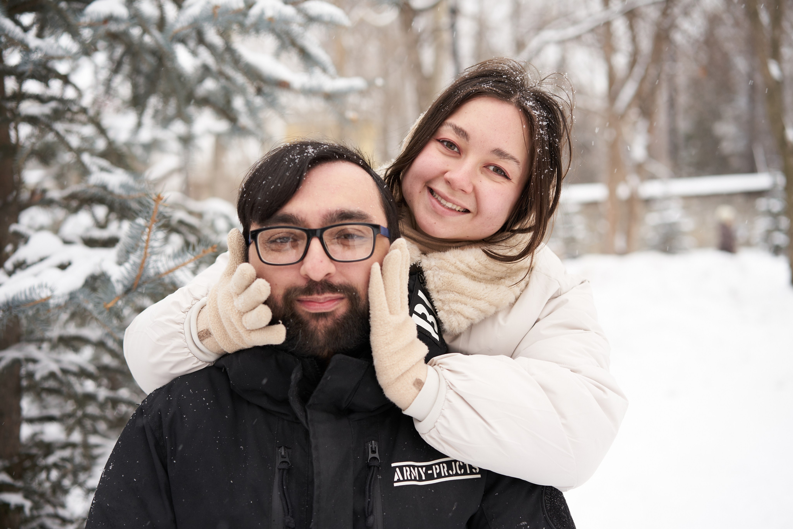 Зимняя фотосессия влюбленных в парке. Фотограф Екатеринбург Кокшарова Александра