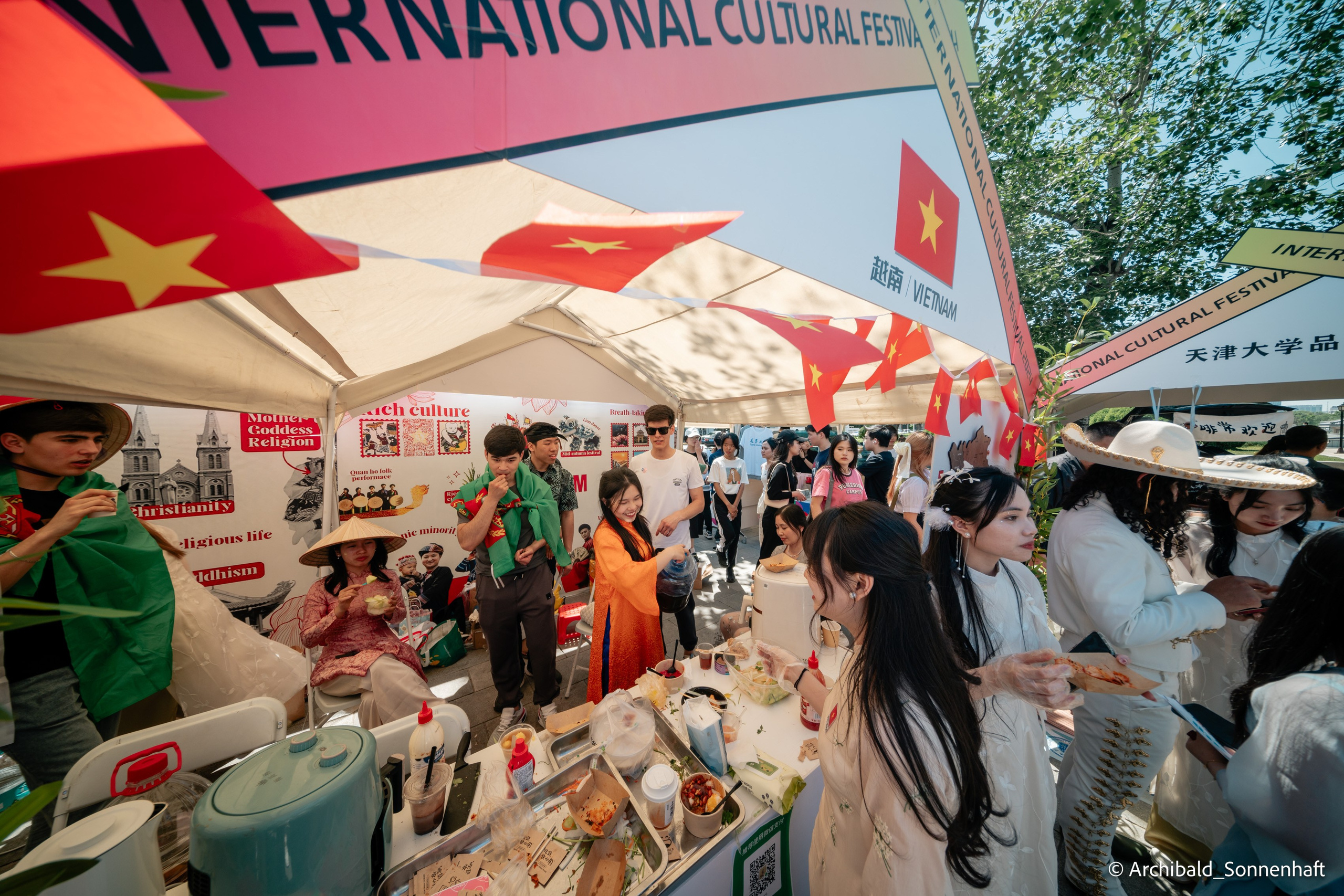 TJU Cultural Festival. Photographer in Guangzhou, China. Archibald Sonnenhaft