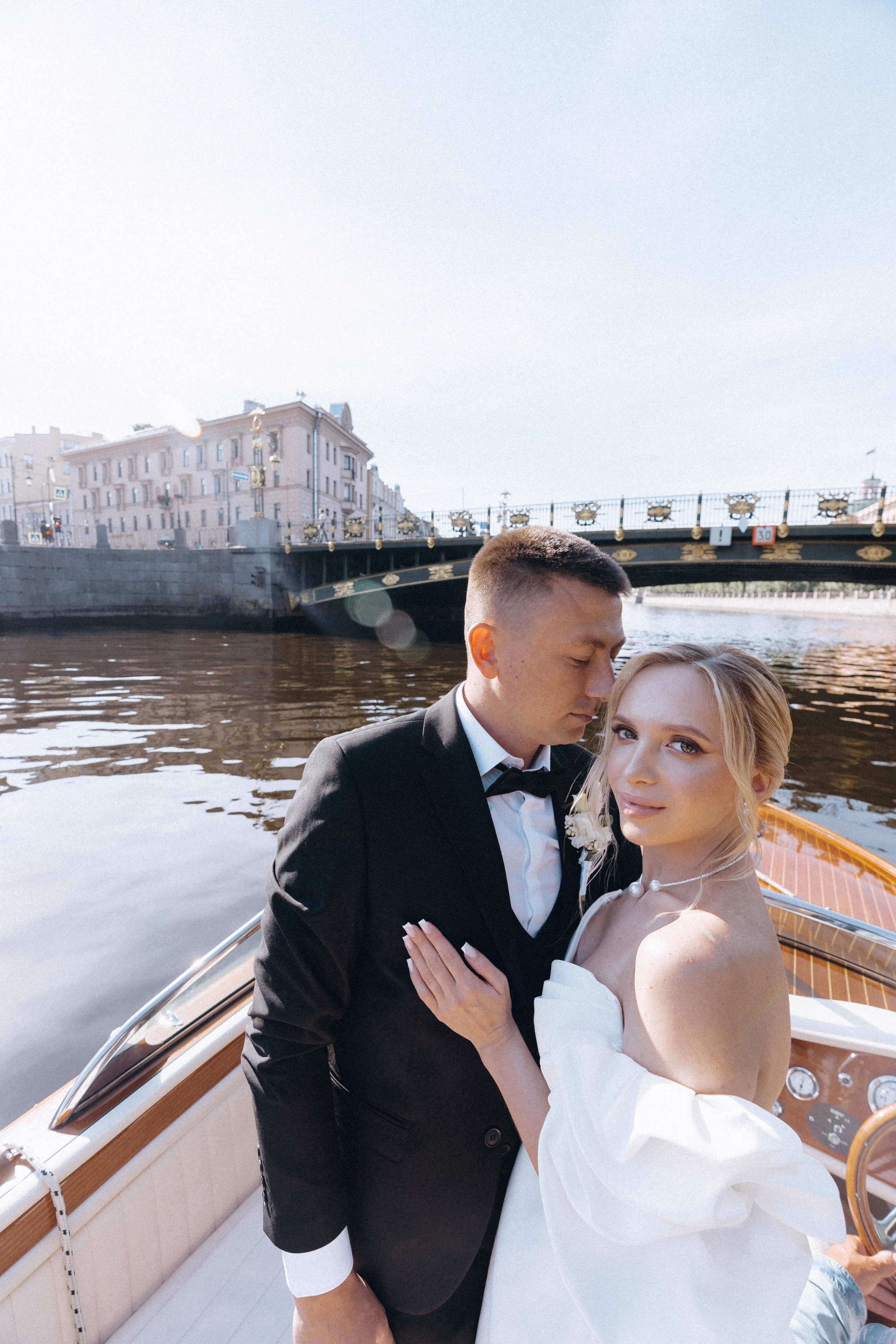 СВАДЕНБНАЯ СЬЕМКА НА КАТЕРЕ ПО КАНАЛАМ САНКТ-ПЕТЕРБУРГА И В АКВАТОРИИ НЕВЫ. Профессиональный фотограф, Санкт-Петербург — Виктория Богомолова