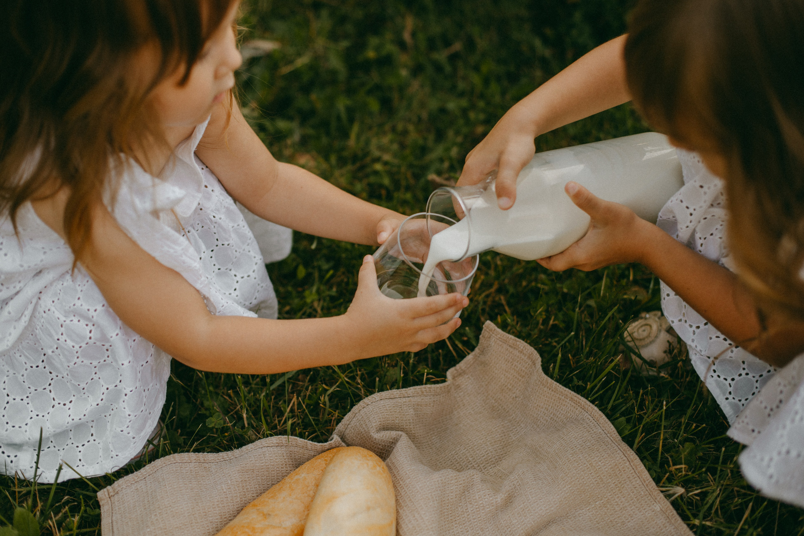 Эмма и Влада на летней прогулке с мамой. Фотограф Наталья Кургина Слюдянка Иркутск