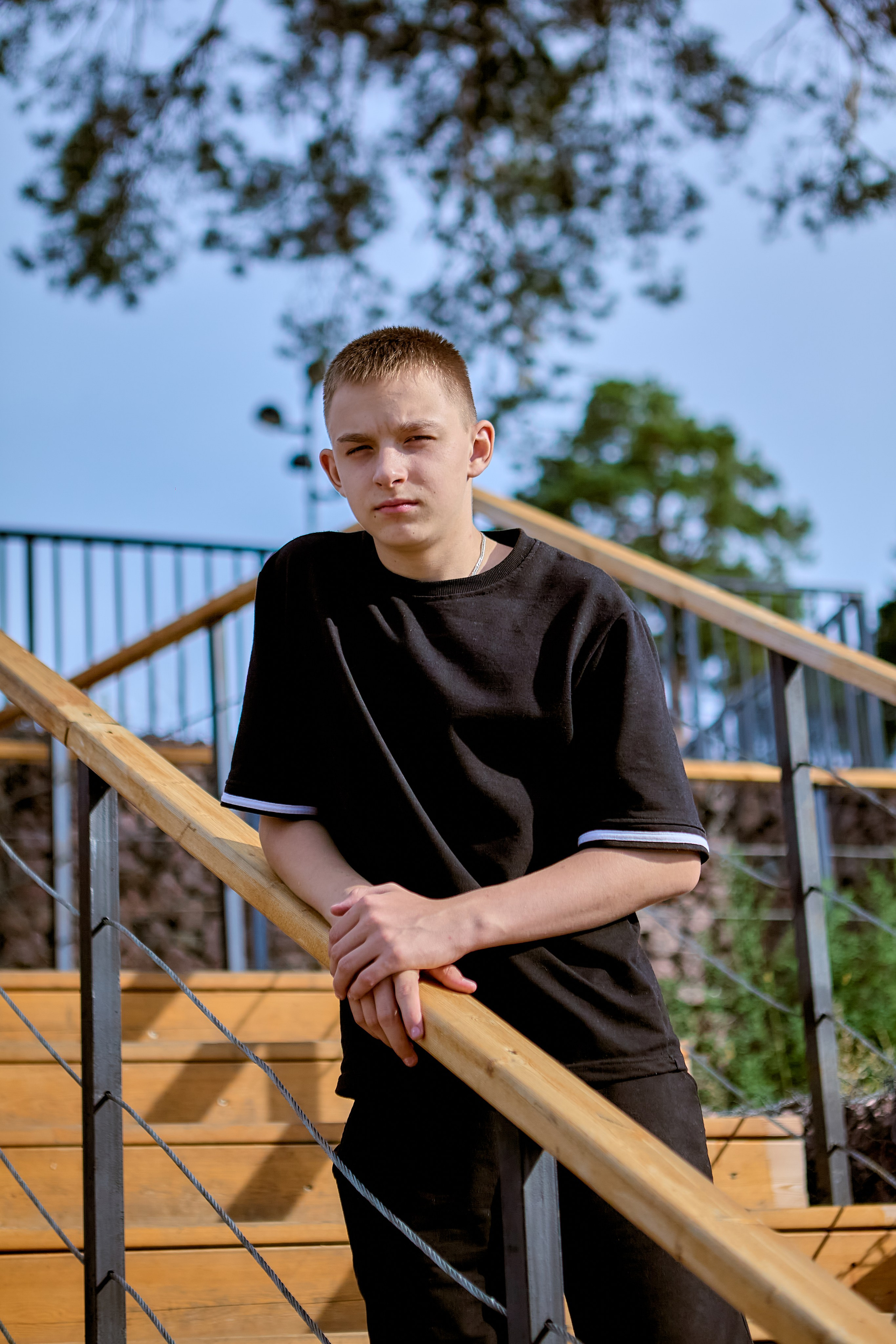 Семейная прогулка летом на озере