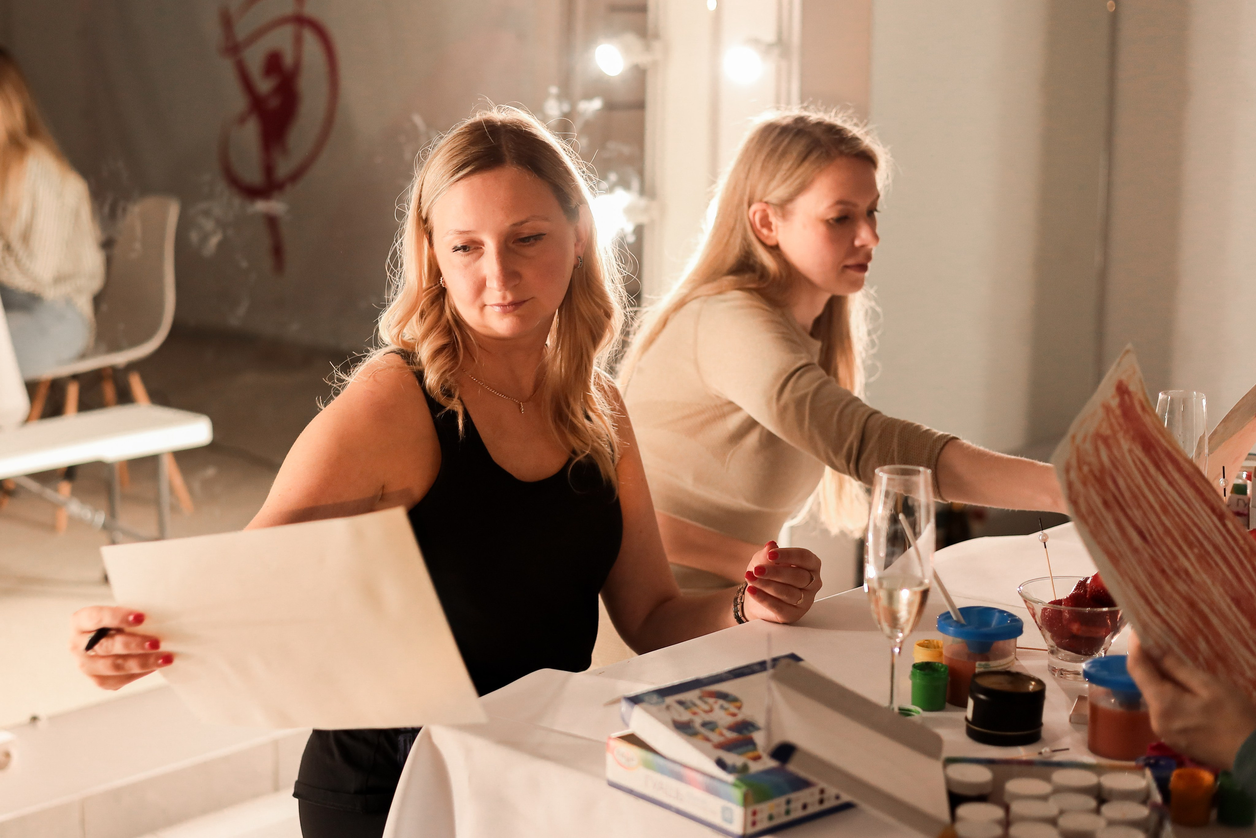 Арт-терапия + аэройога. Фотограф Надршина Лилия