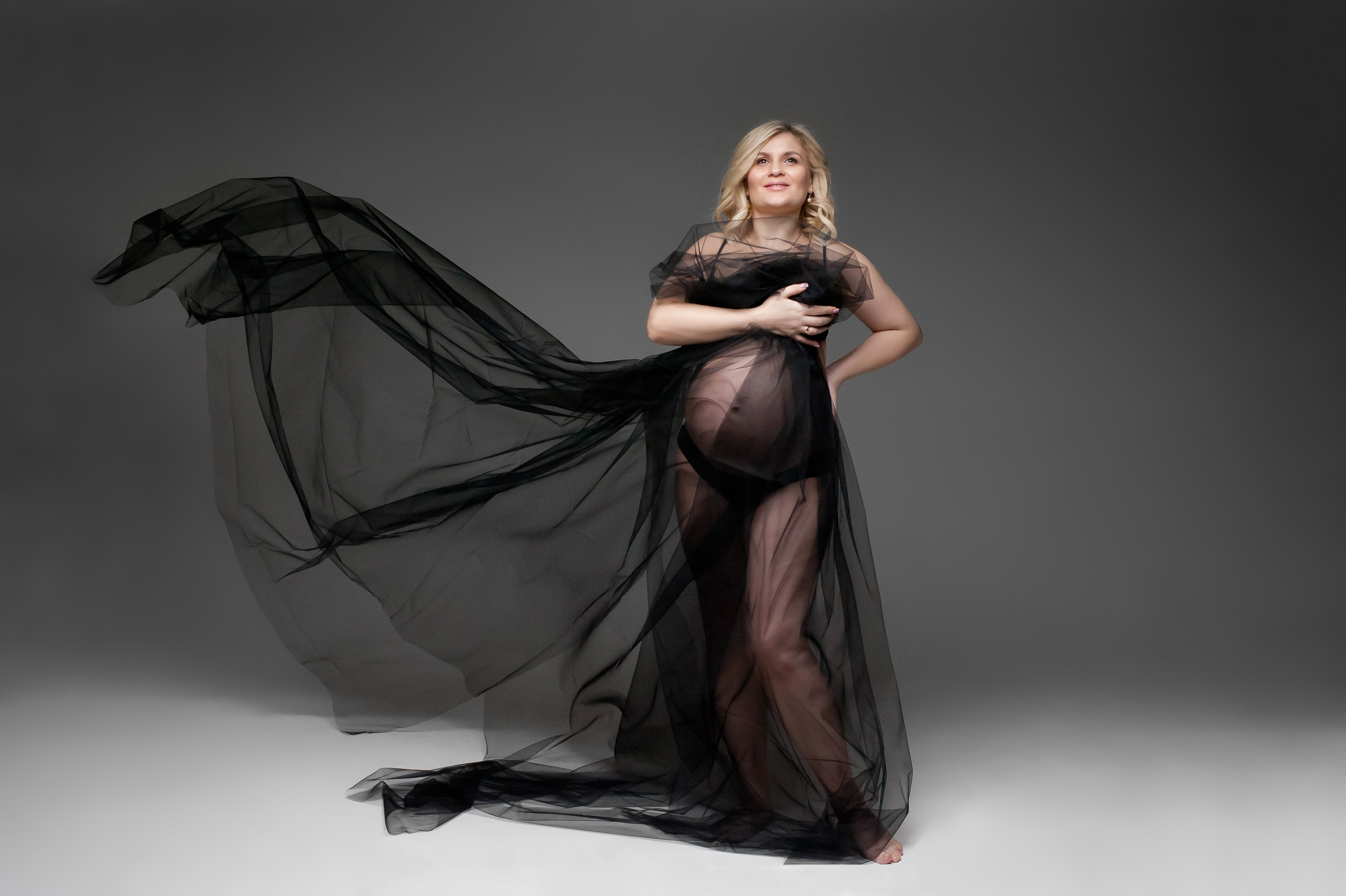 Фотосессия Беременности в Москве в стиле VOGUE "Всё включено". Стильная Фотосессия беременности в ткани.