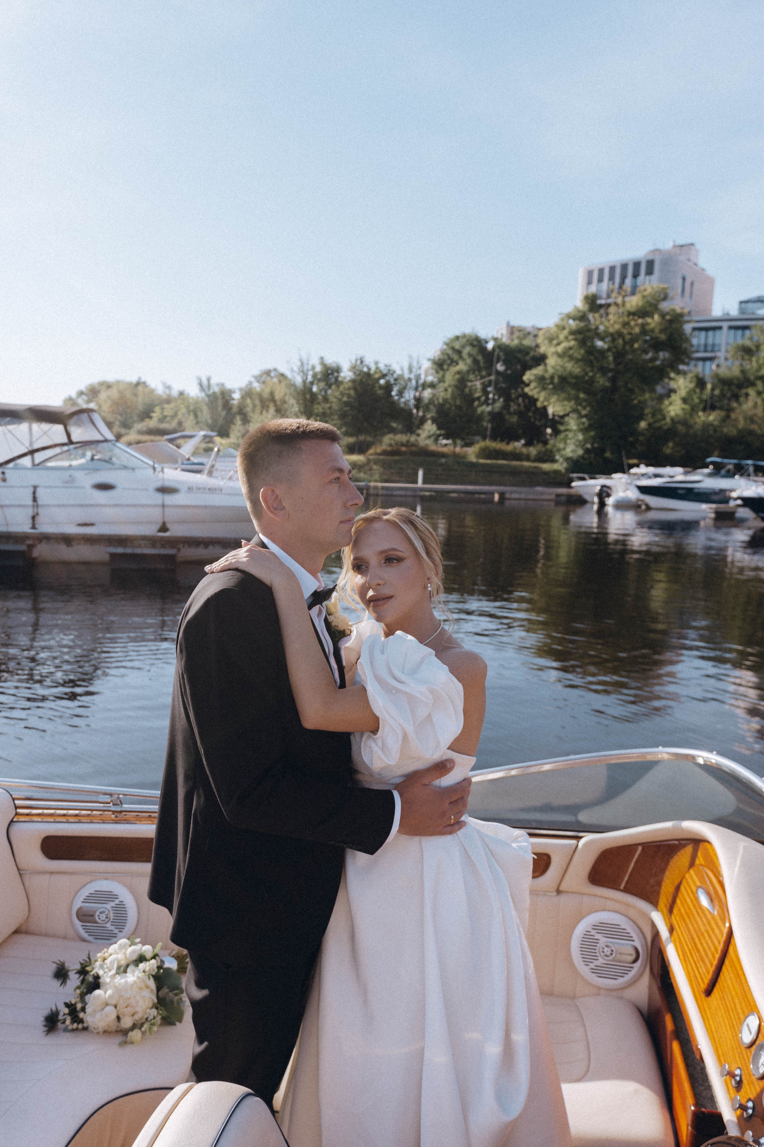 СВАДЕНБНАЯ СЬЕМКА НА КАТЕРЕ ПО КАНАЛАМ САНКТ-ПЕТЕРБУРГА И В АКВАТОРИИ НЕВЫ. Профессиональный фотограф, Санкт-Петербург — Виктория Богомолова